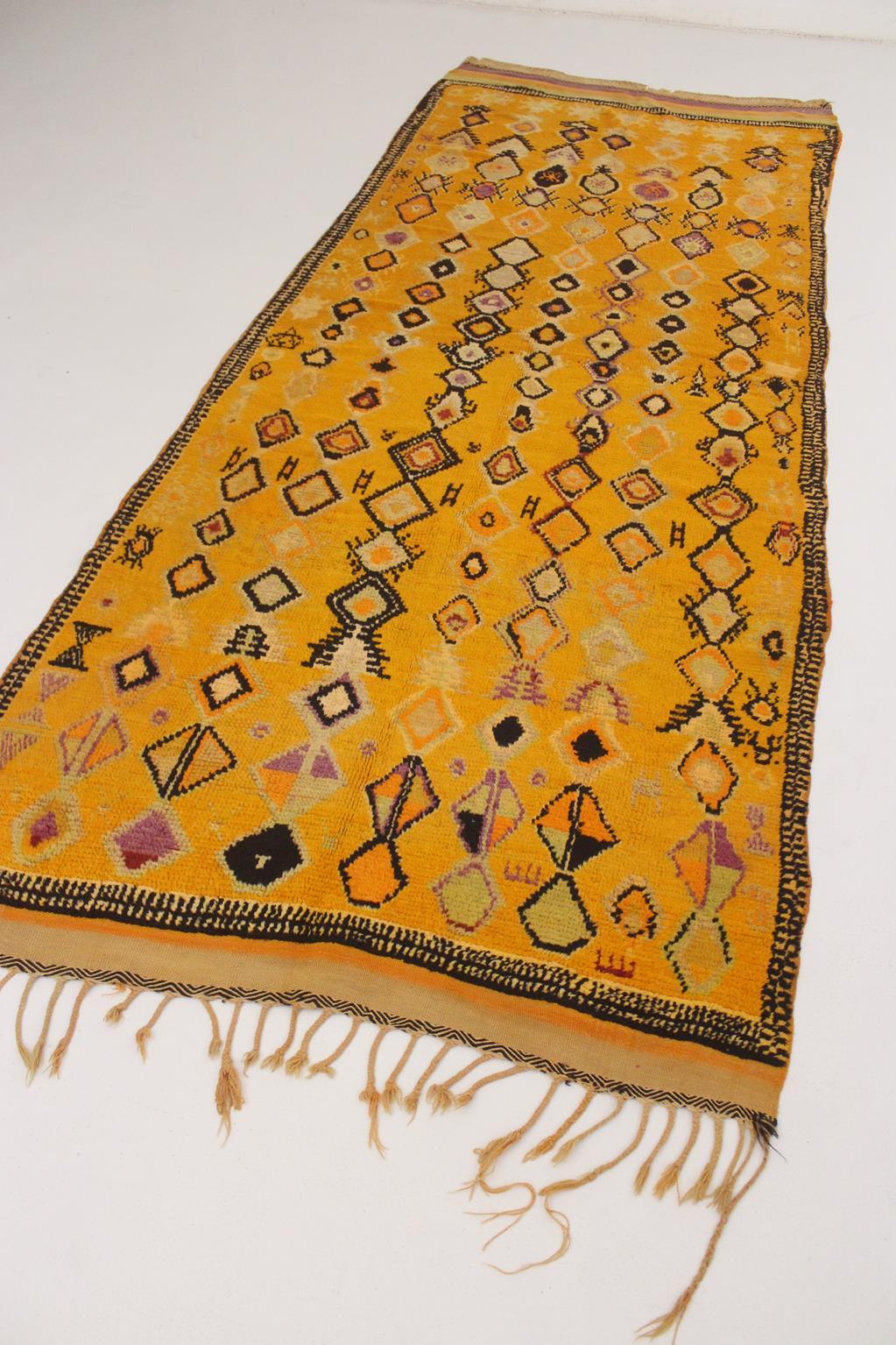 Vintage Ait Ouaouzguite rug - Yellow/purple/black - 5x12.1feet / 152x370cm For Sale 7