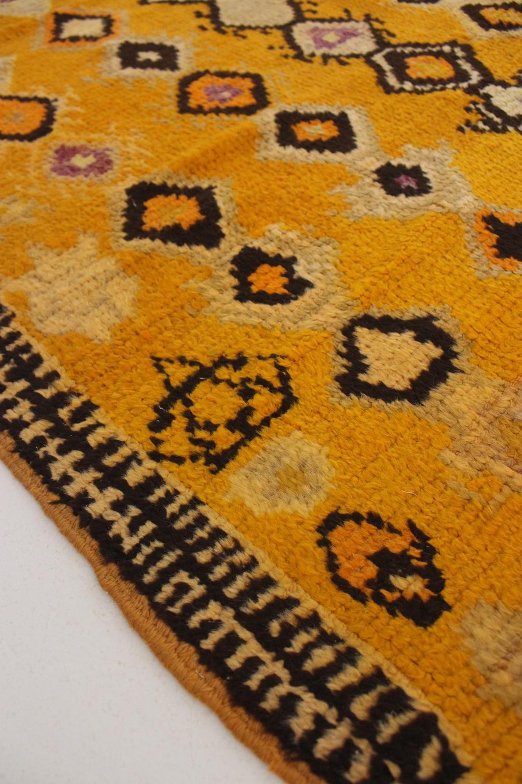 Vintage Ait Ouaouzguite rug - Yellow/purple/black - 5x12.1feet / 152x370cm For Sale 9