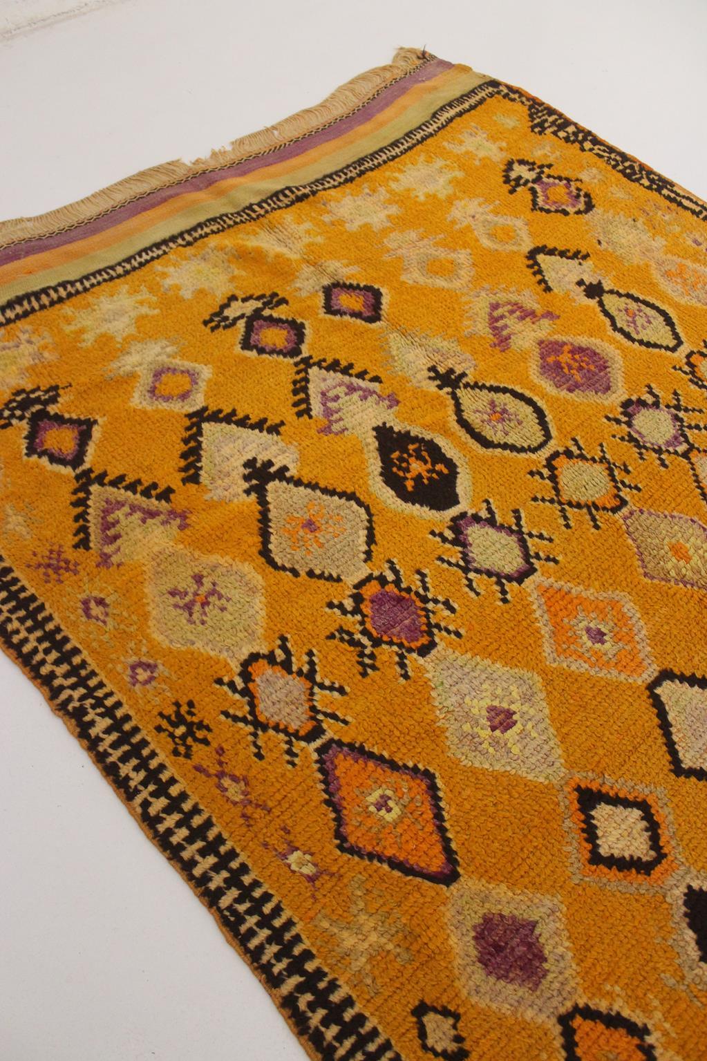 Vintage Ait Ouaouzguite rug - Yellow/purple/black - 5x12.1feet / 152x370cm For Sale 12