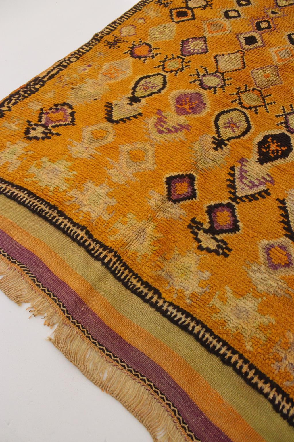 Vintage Ait Ouaouzguite rug - Yellow/purple/black - 5x12.1feet / 152x370cm For Sale 13