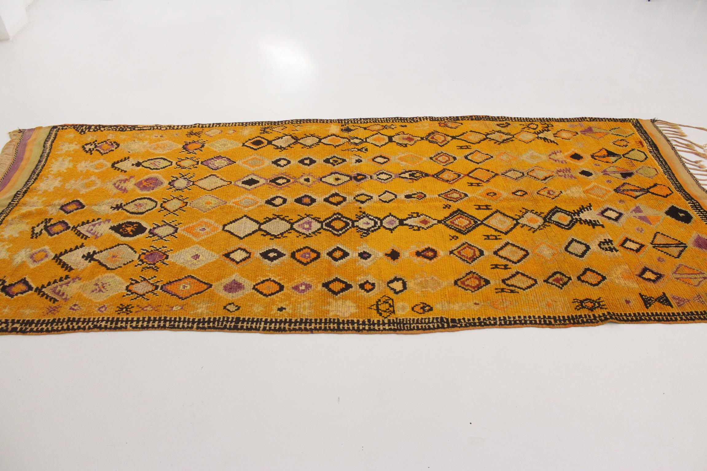 Moroccan Vintage Ait Ouaouzguite rug - Yellow/purple/black - 5x12.1feet / 152x370cm For Sale