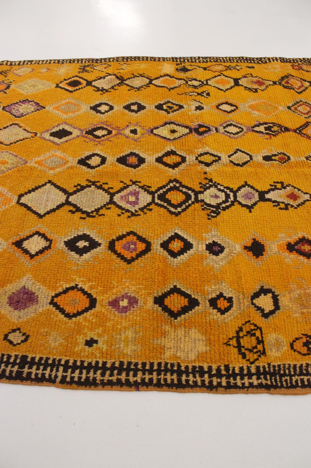 Vintage Ait Ouaouzguite rug - Yellow/purple/black - 5x12.1feet / 152x370cm For Sale 1