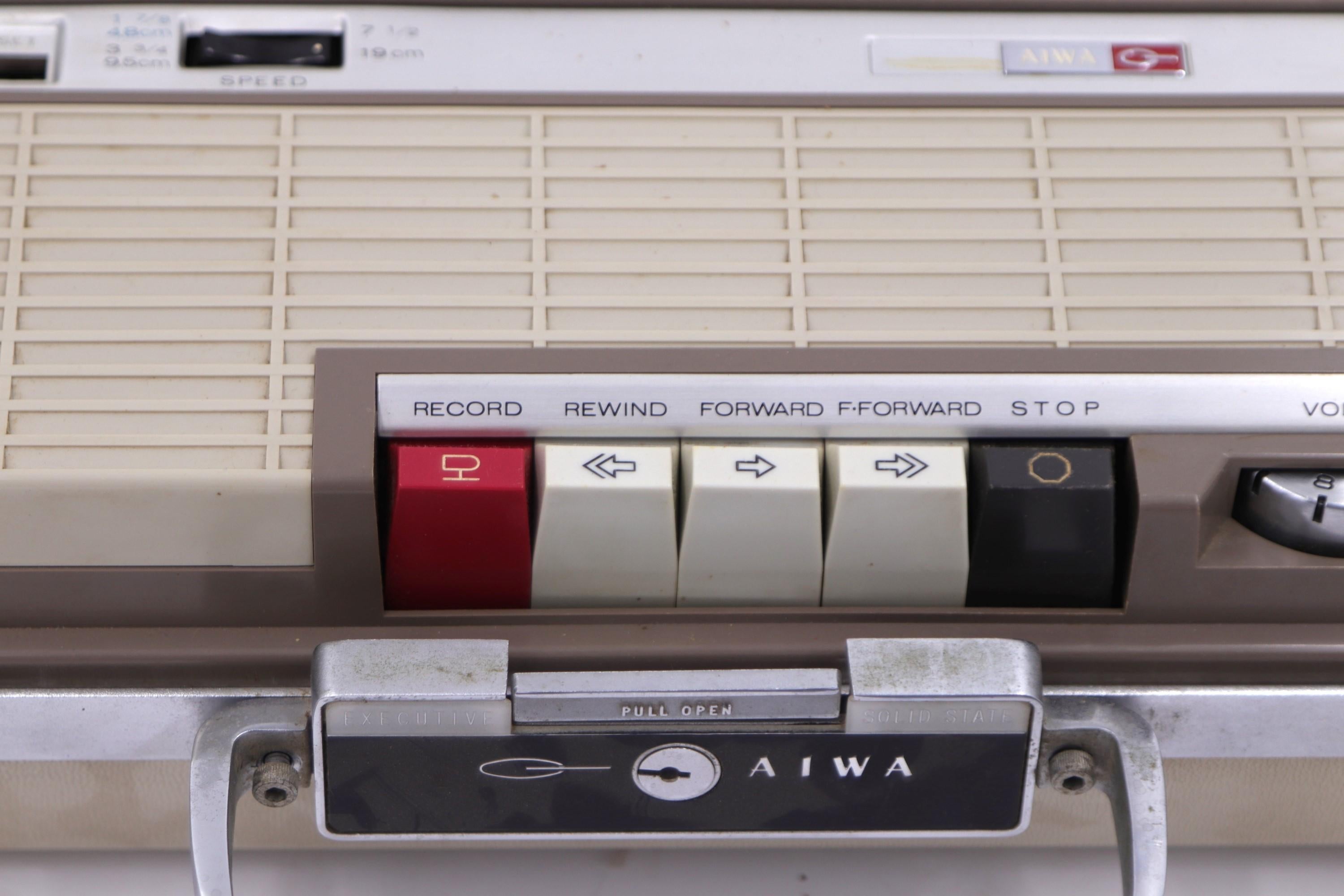 Vintage Aiwa Portable Reel to Reel Transitor Recorder/ Player Solid State, Case In Good Condition In New York, NY
