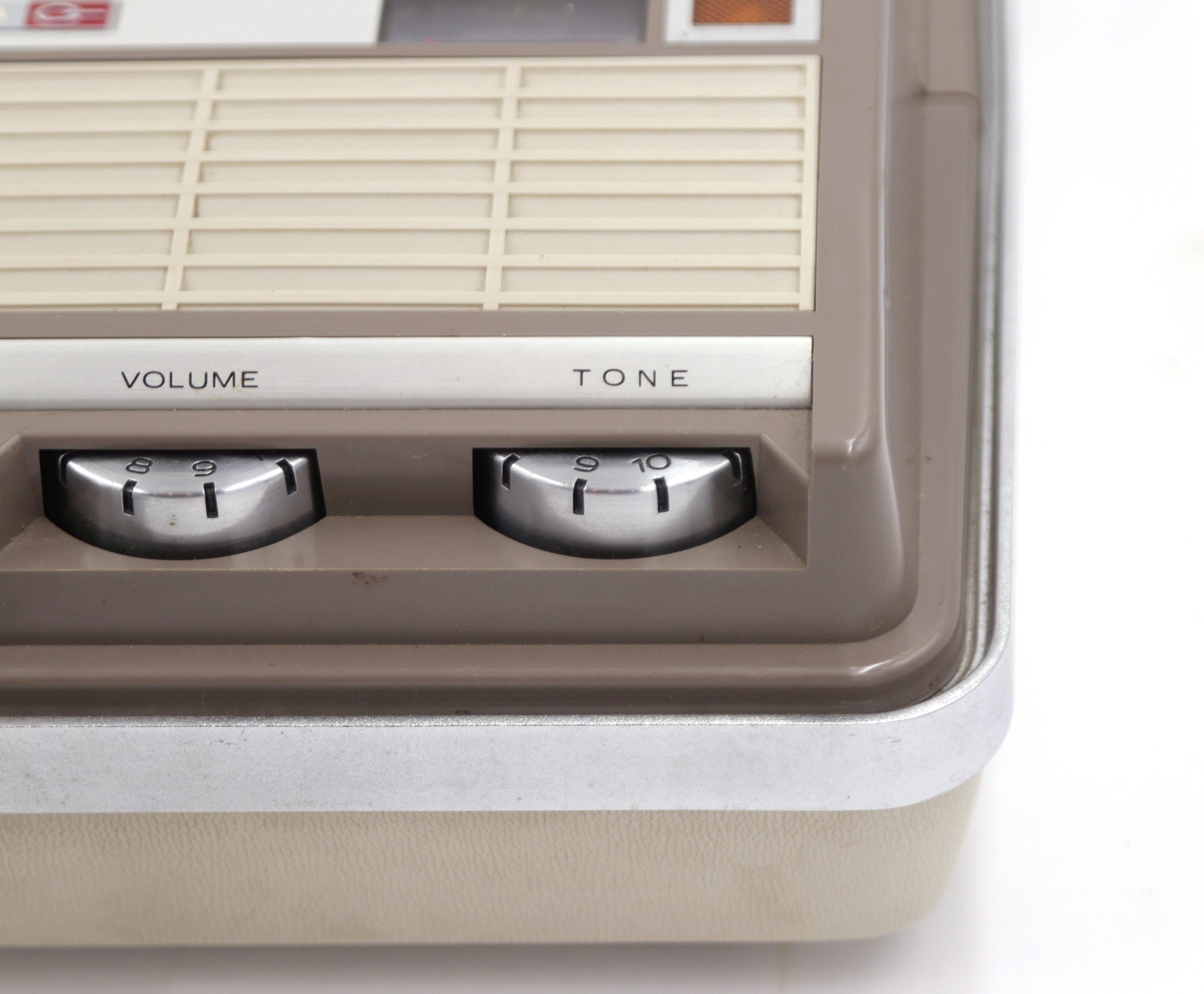20th Century Vintage Aiwa Portable Reel to Reel Transitor Recorder/ Player Solid State, Case