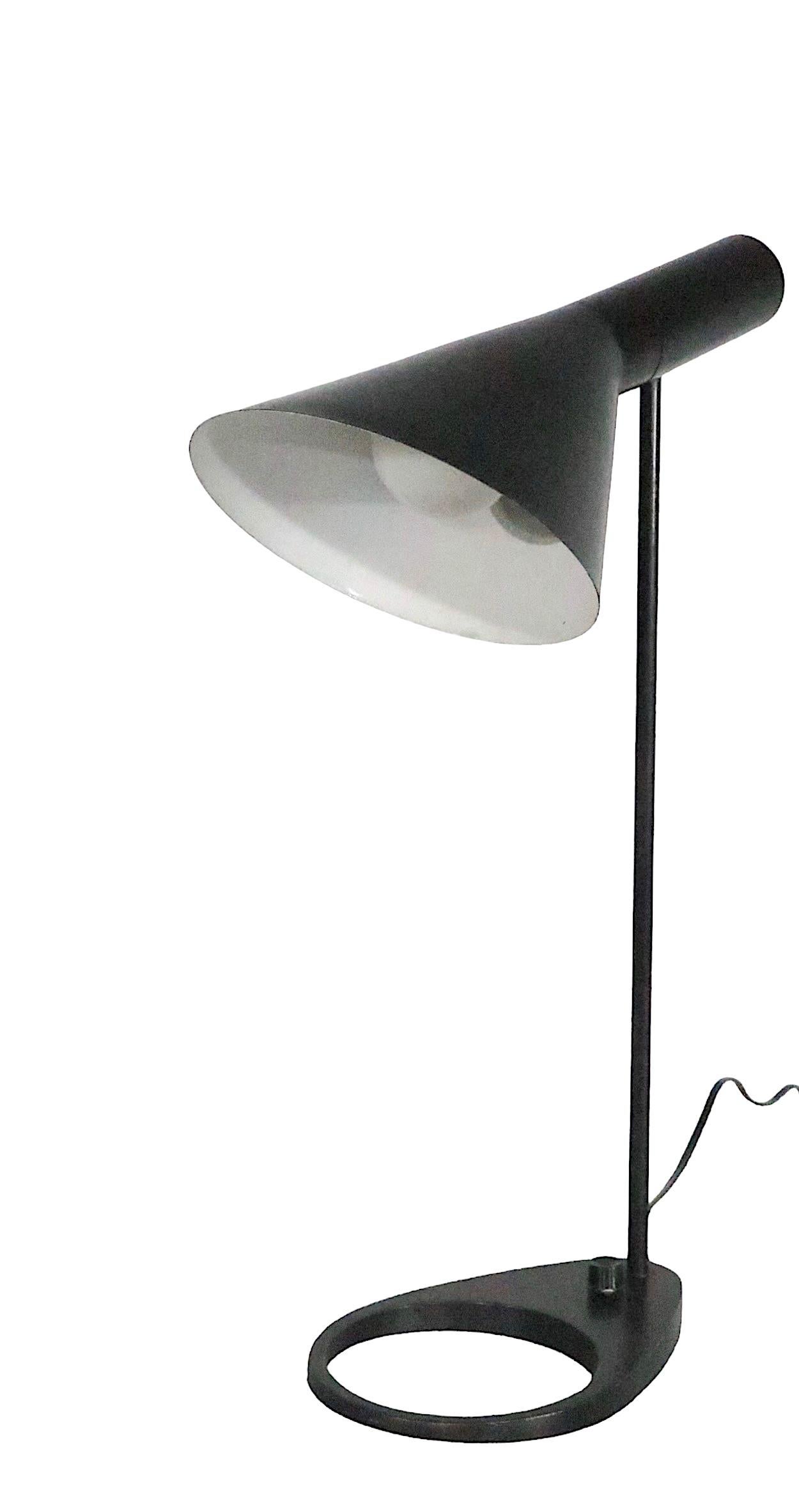 Jahrgang AJ  Schreibtischlampe von Jacobsen für Poulsen, ca. 1960/1970er Jahre im Angebot 1