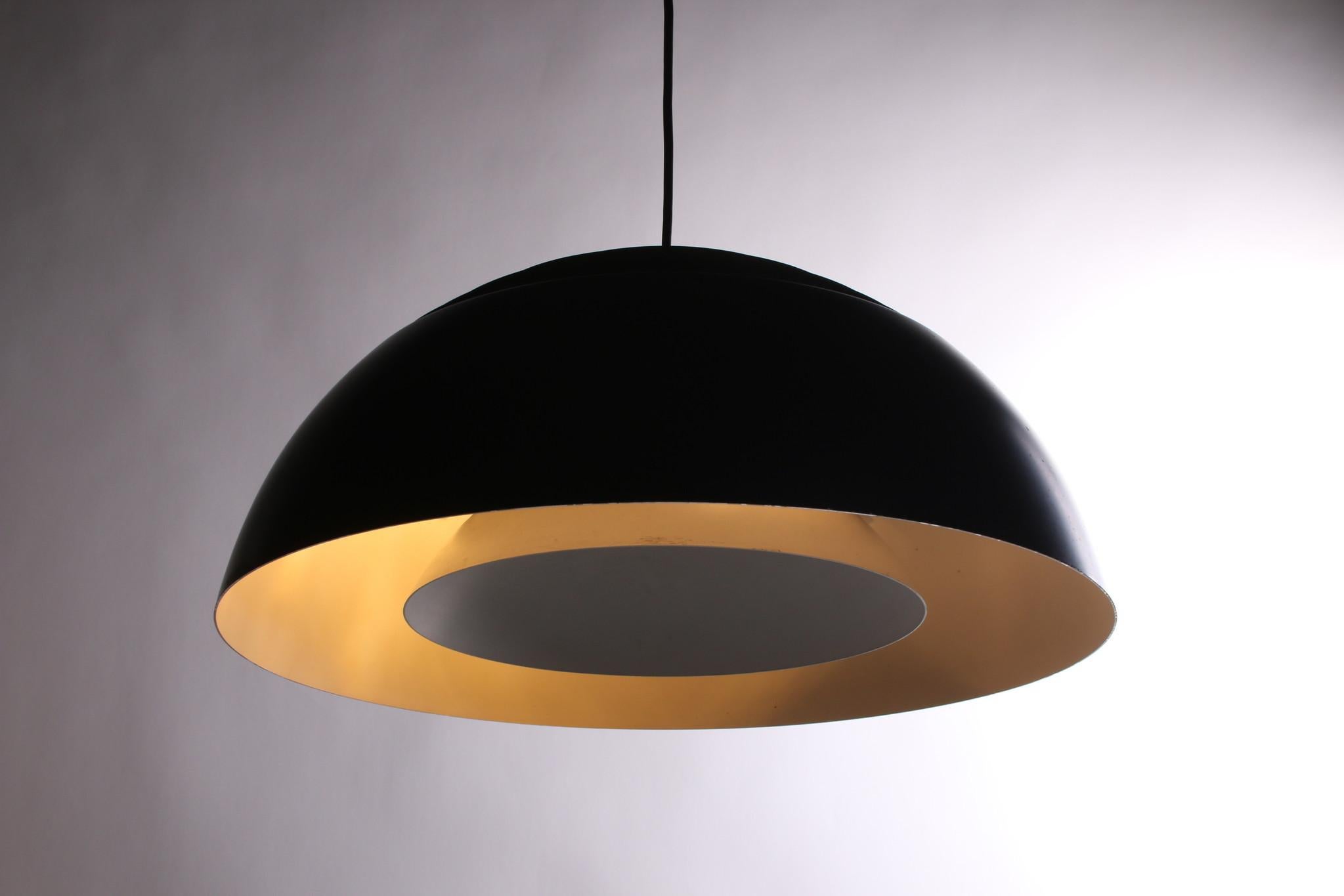 Vintage AJ Royal Pendant Lamp by Arne Jacobsen In Good Condition For Sale In Oostrum-Venray, NL