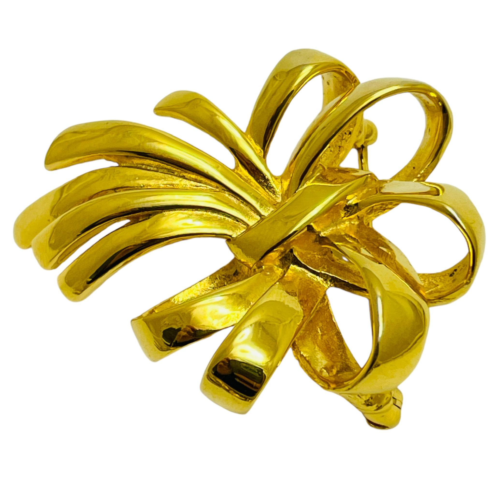 DETAILS

• signed AK ANNE KLEIN

• gold tone 

• vintage designer brooch

MEASUREMENTS

•

CONDITION

• very good vintage condition with minimal signs of wear

Sku 48

❤️❤️ VINTAGE DESIGNER JEWELRY ❤️❤️

❤️❤️ ALEXANDER’S BOUTIQUE ❤️❤️