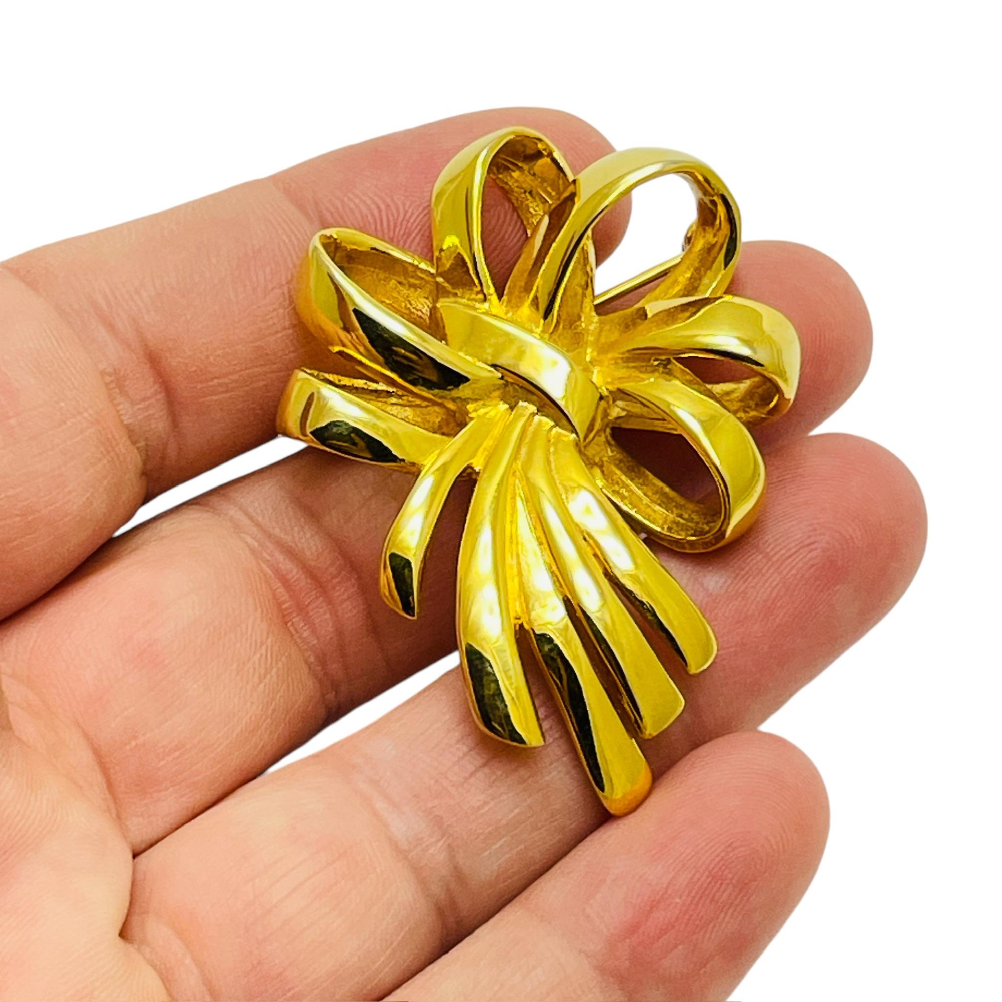 Women's Vintage AK ANNE KLEIN signed gold tone designer brooch For Sale