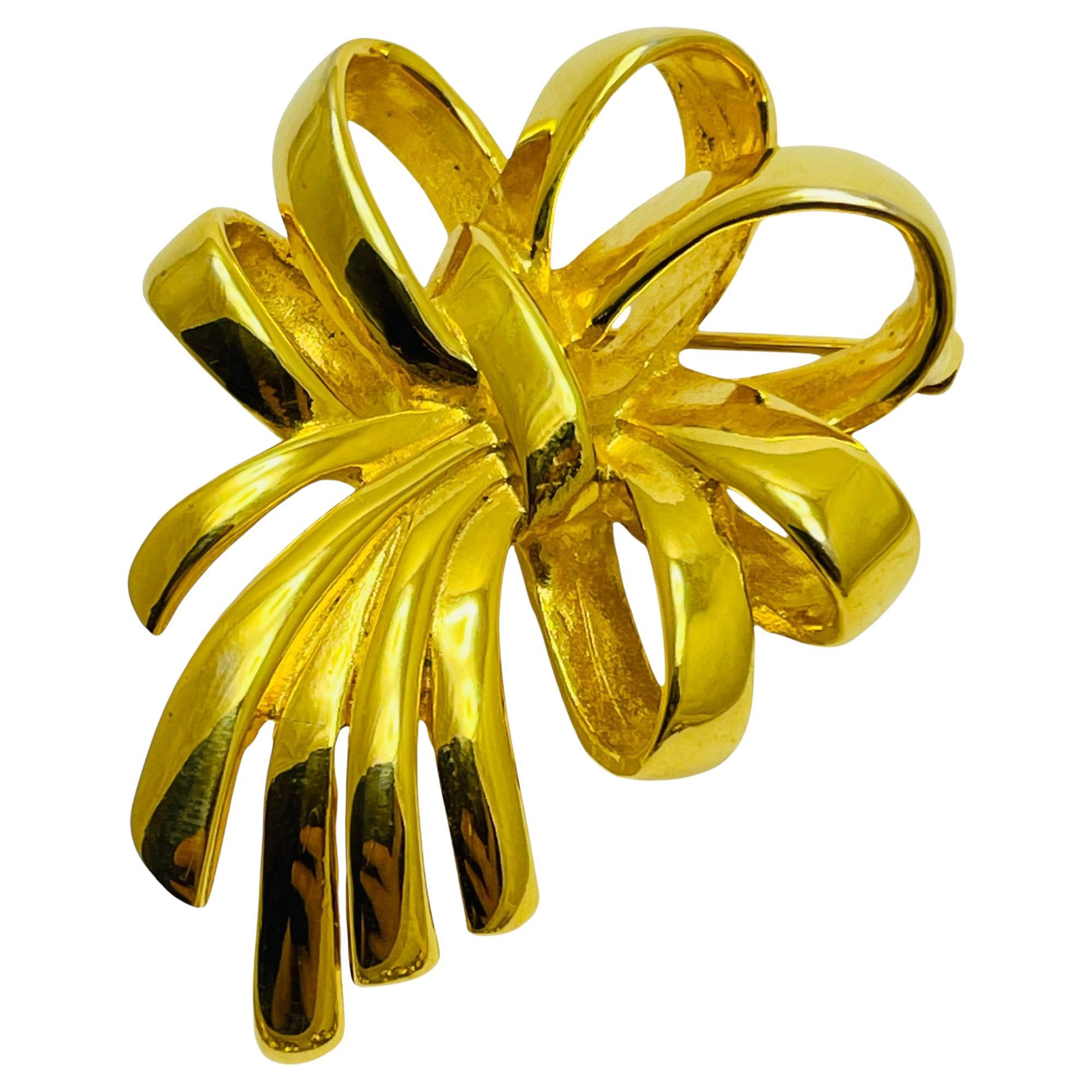 Vintage AK ANNE KLEIN signed gold tone designer brooch For Sale