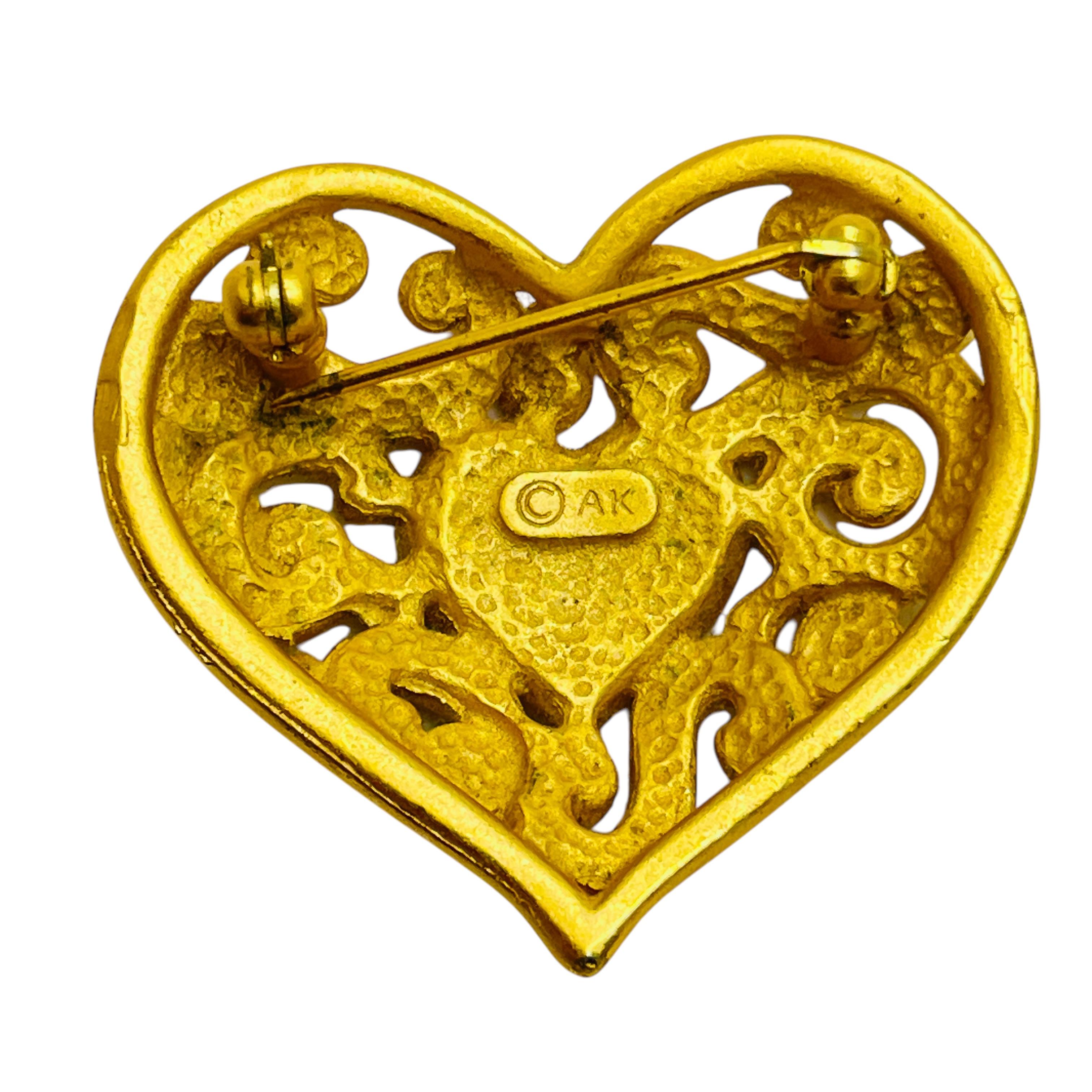 Vintage AK ANNE KLEIN signed gold tone enamel heart designer brooch In Good Condition For Sale In Palos Hills, IL
