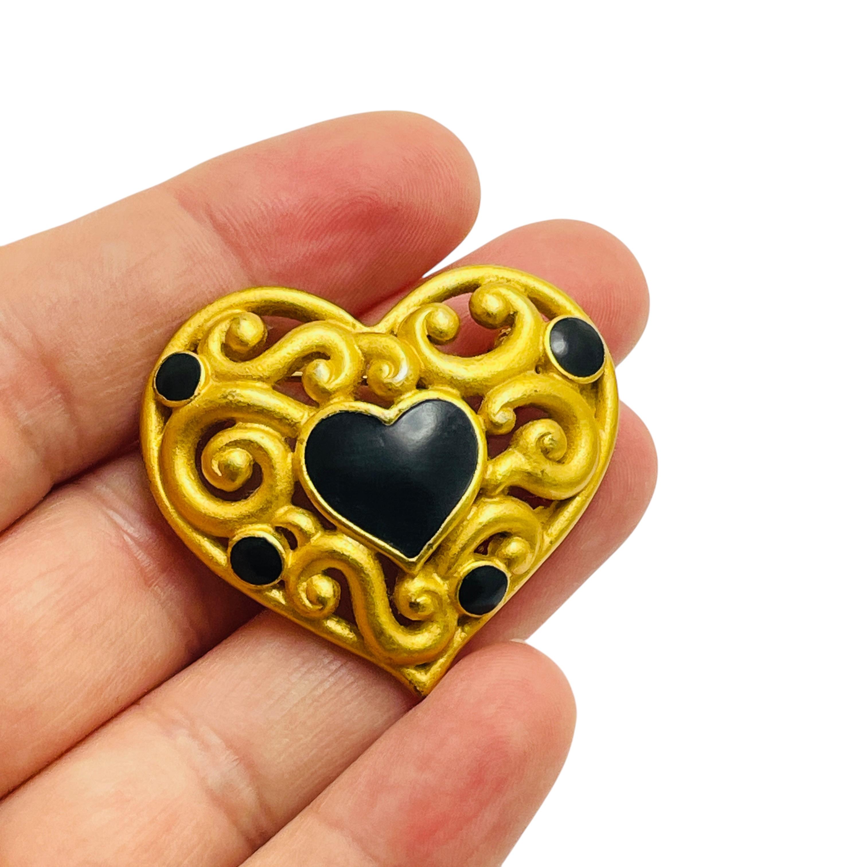 Women's Vintage AK ANNE KLEIN signed gold tone enamel heart designer brooch For Sale