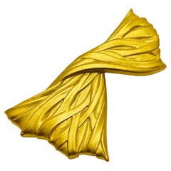 AK ANNE KLEIN, broche design vintage signée en émail mat de couleur or