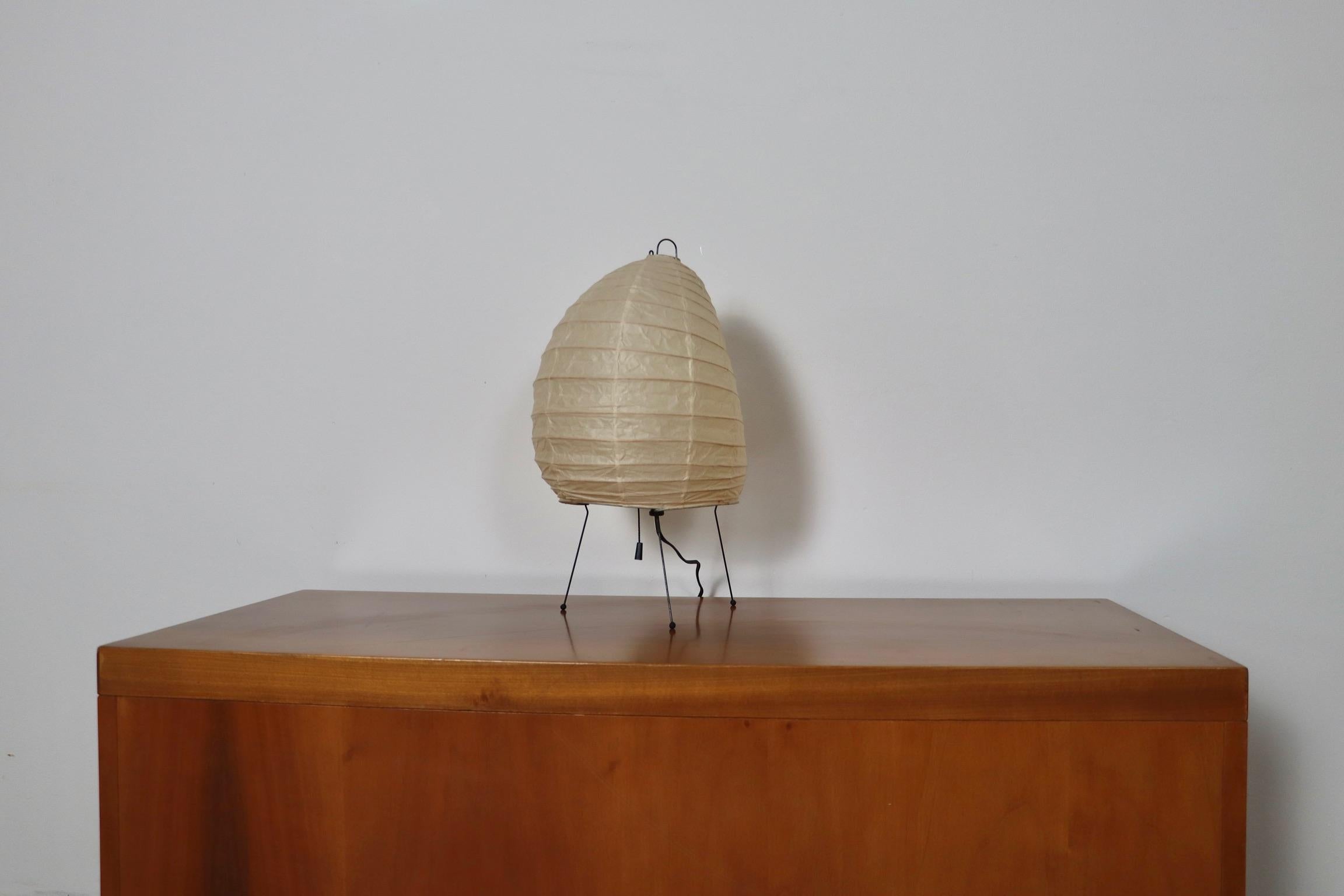 Vintage Akari Model 1N Light Sculpture Table Lamp By Isamu Noguchi, Japan 1980s In Good Condition For Sale In ABCOUDE, UT