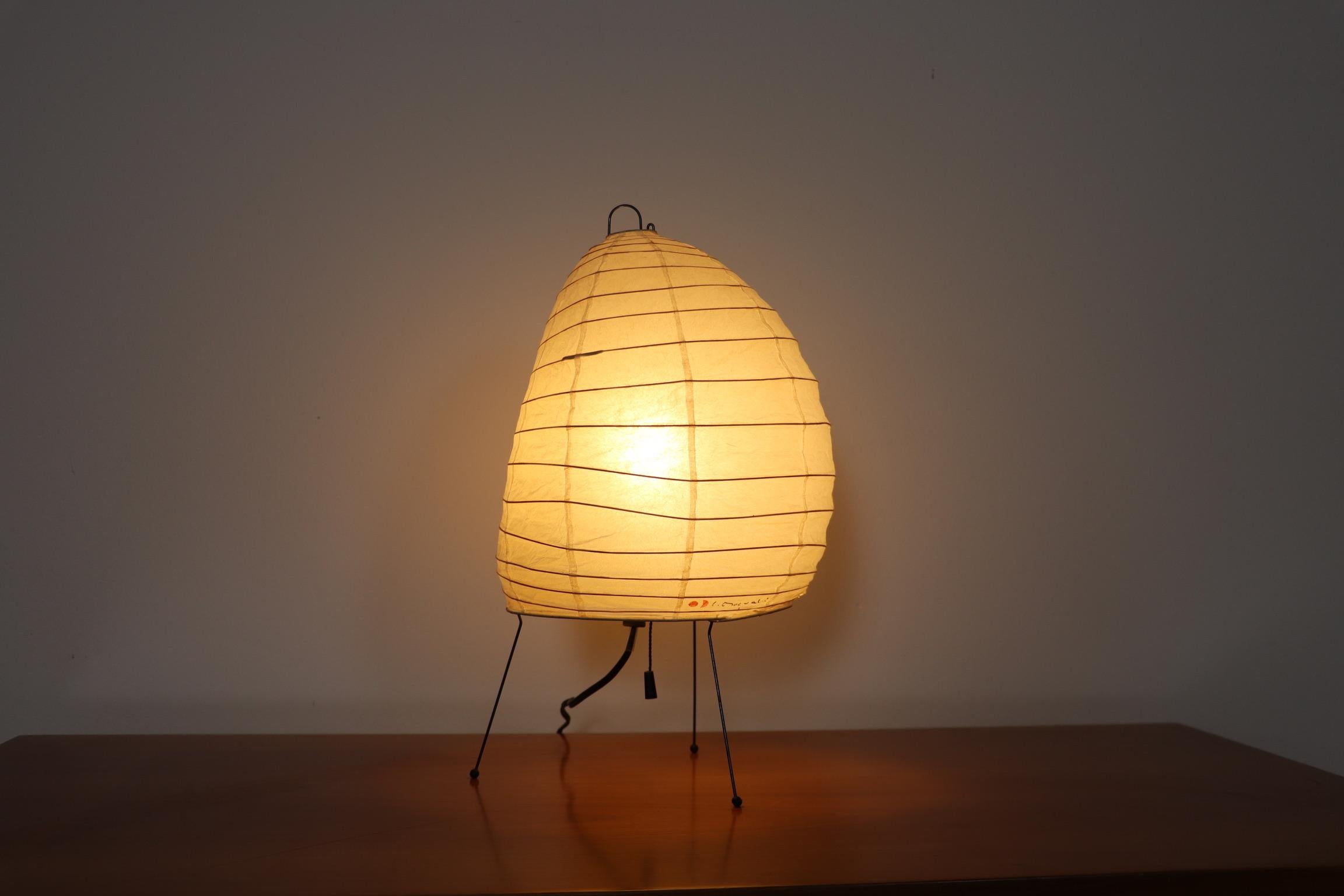 Late 20th Century Vintage Akari Model 1N Light Sculpture Table Lamp By Isamu Noguchi, Japan 1980s For Sale