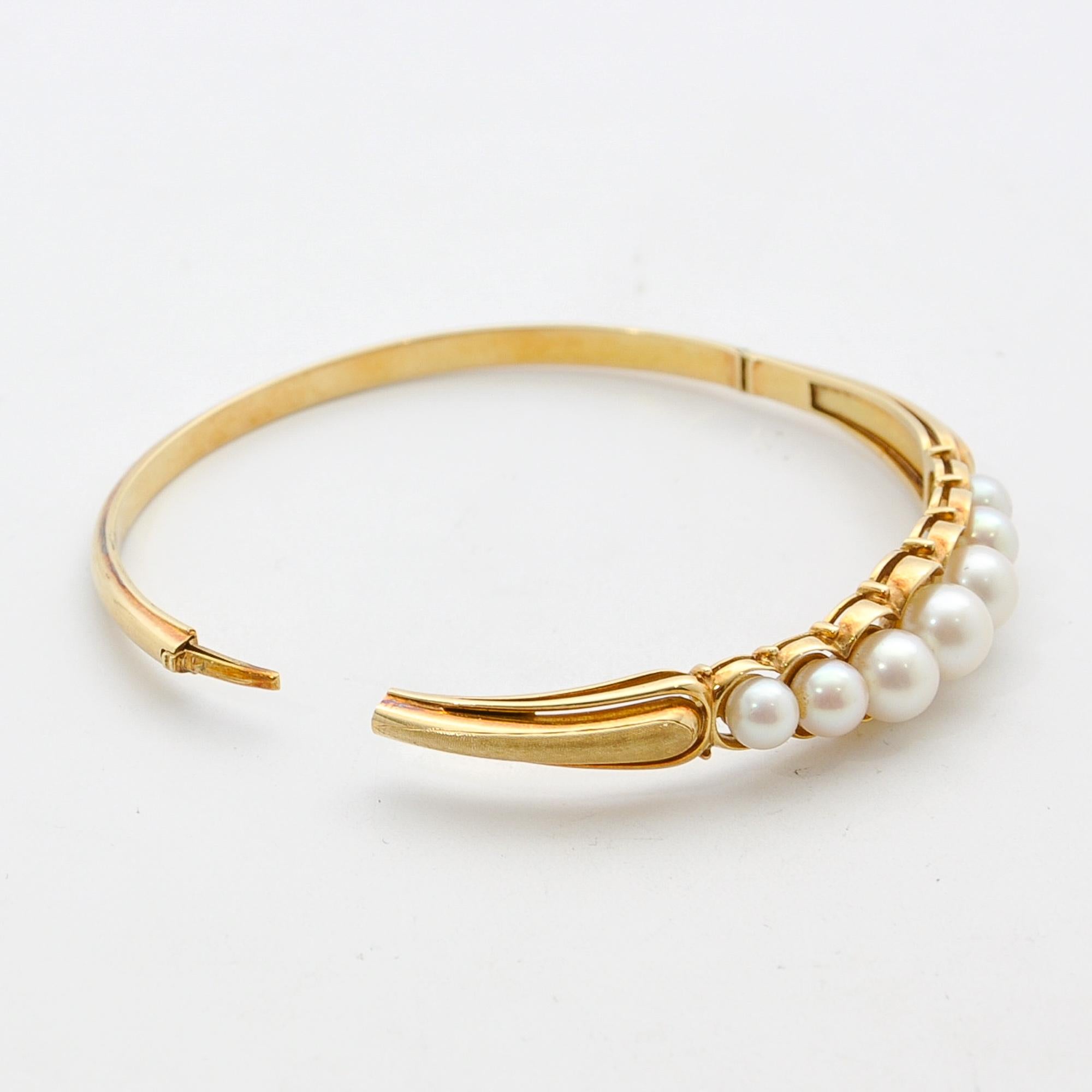 Bracelet jonc vintage Akoya en or 14 carats et perles Unisexe en vente