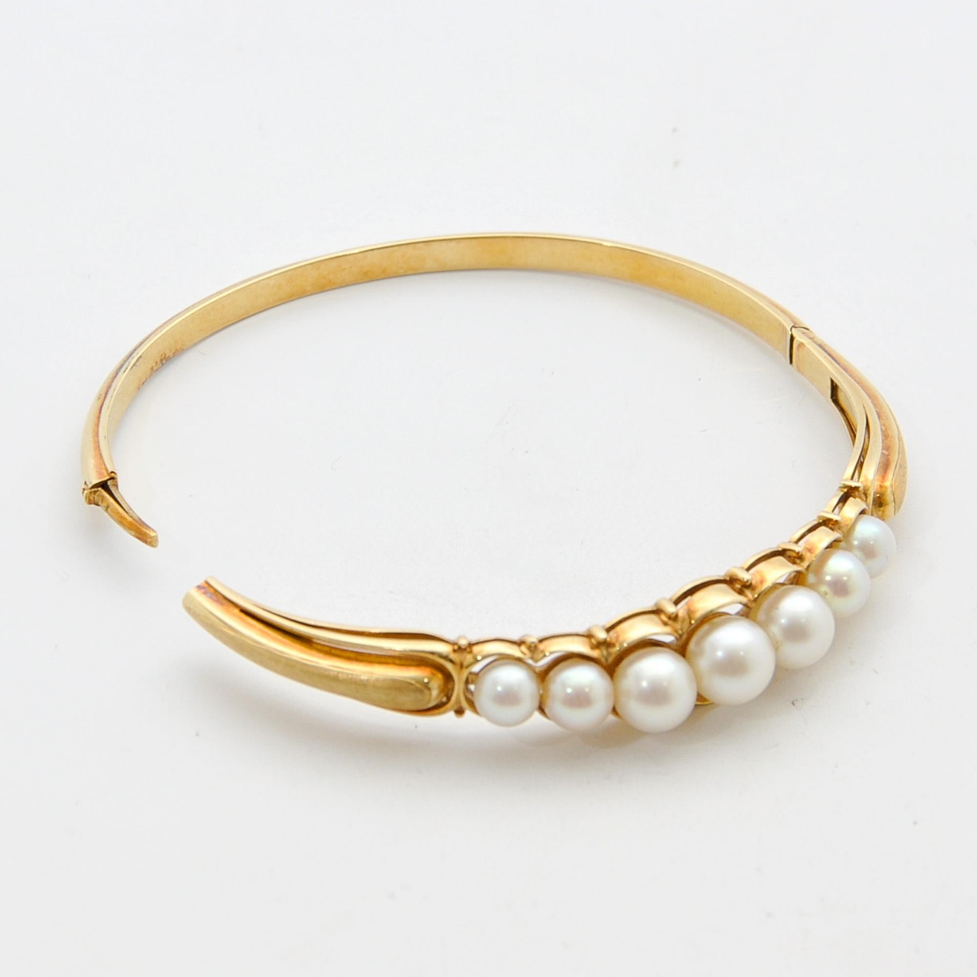 Bracelet jonc vintage Akoya en or 14 carats et perles en vente 2