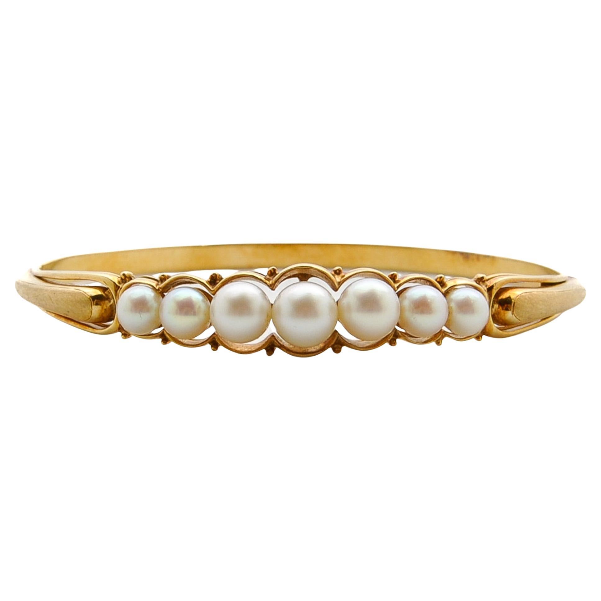 Bracelet jonc vintage Akoya en or 14 carats et perles en vente