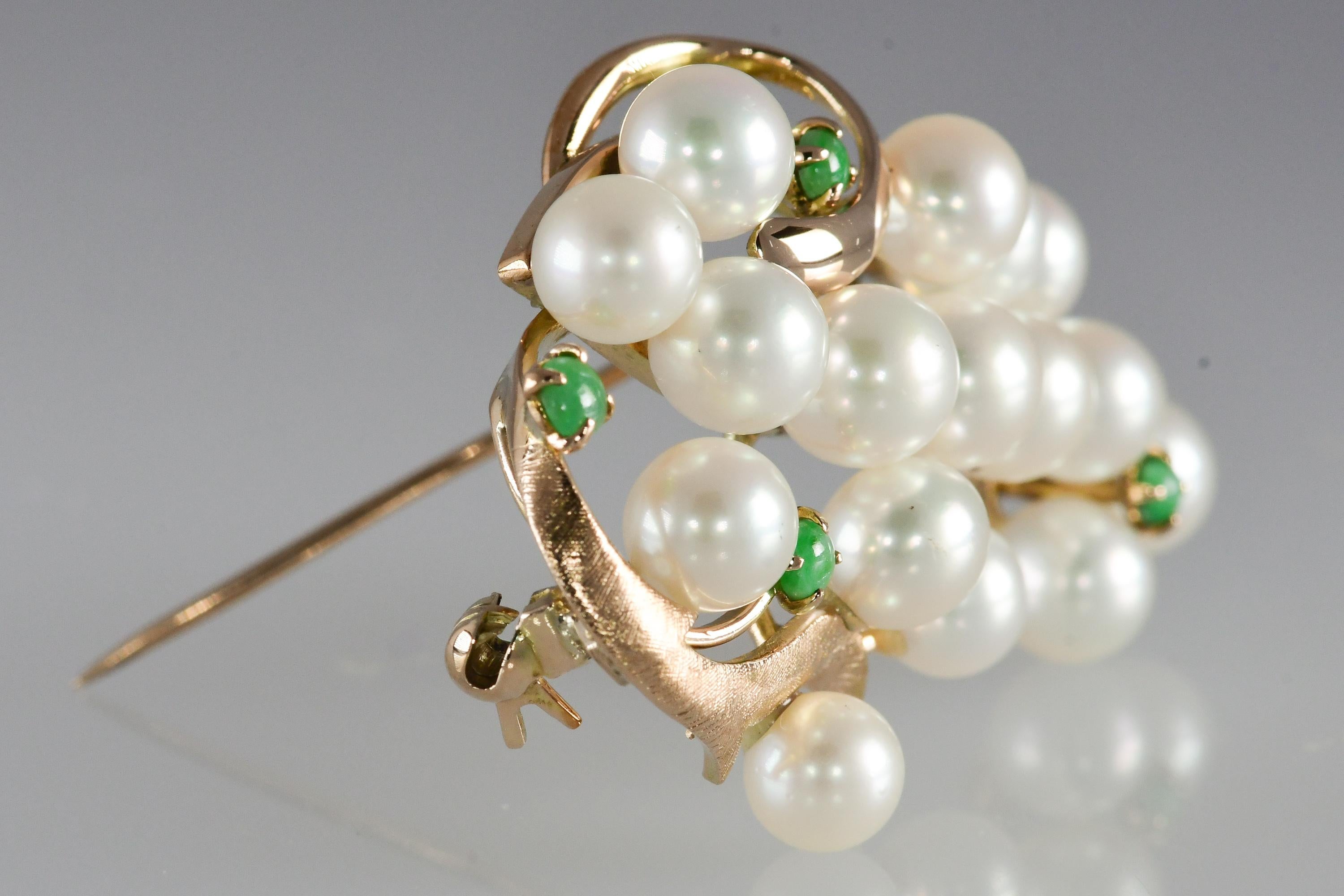 Contemporary Vintage Akoya Pearl Brooch with Jade Accents 14 Karat Yellow Gold 11.5 Grams