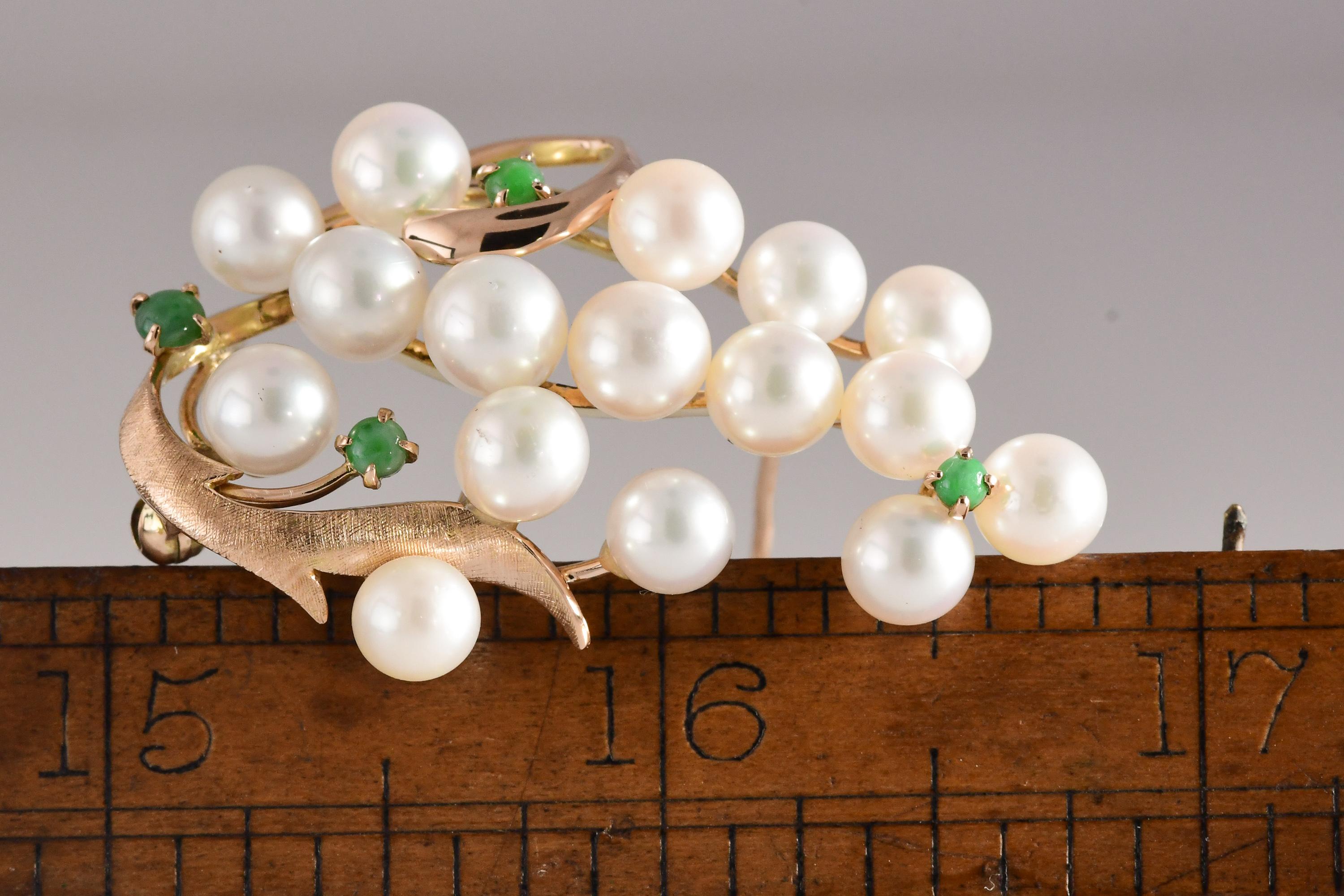 Women's Vintage Akoya Pearl Brooch with Jade Accents 14 Karat Yellow Gold 11.5 Grams