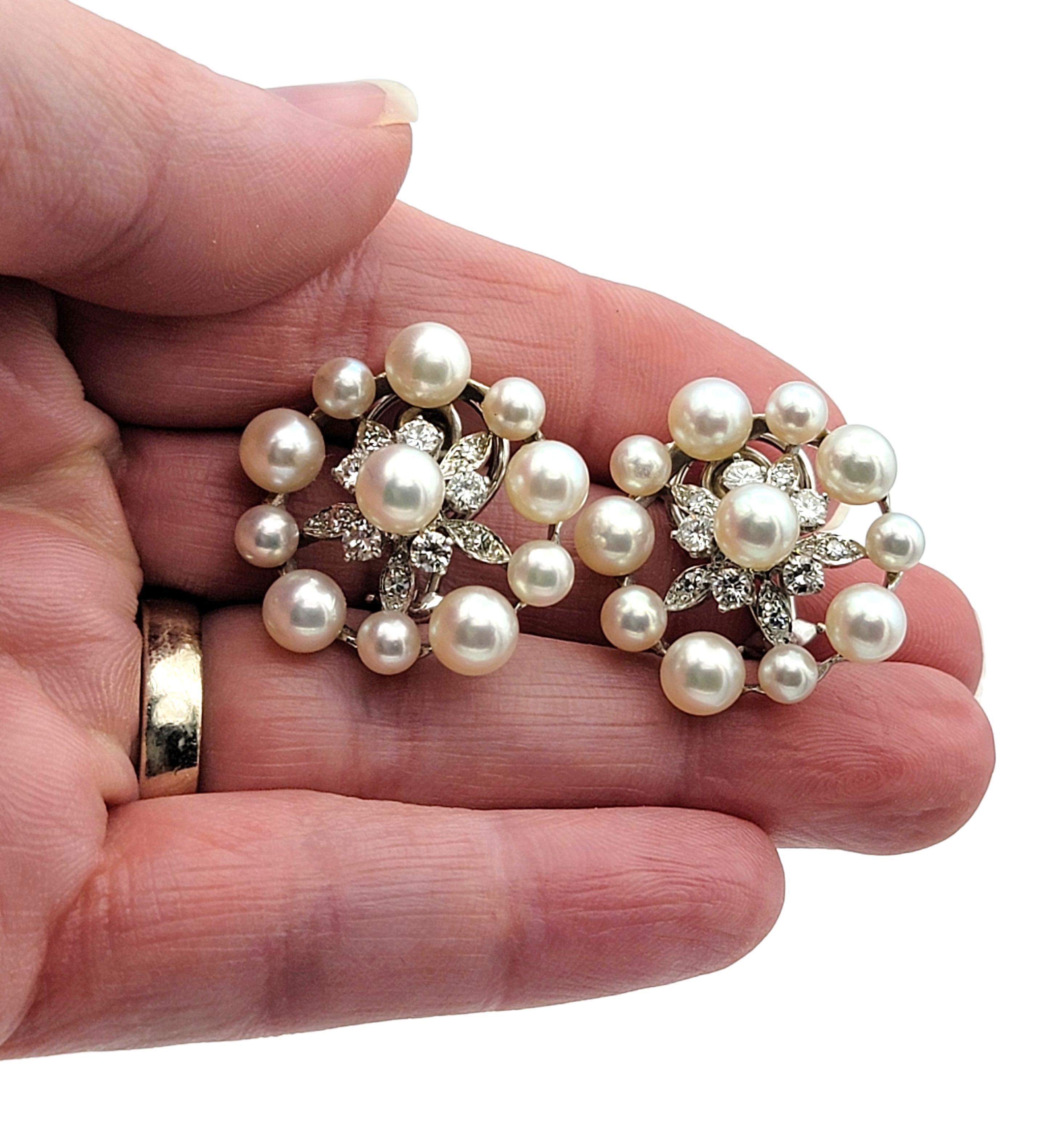 Boucles d'oreilles en or blanc 14 carats avec perles d'Akoya et diamants. en vente 2