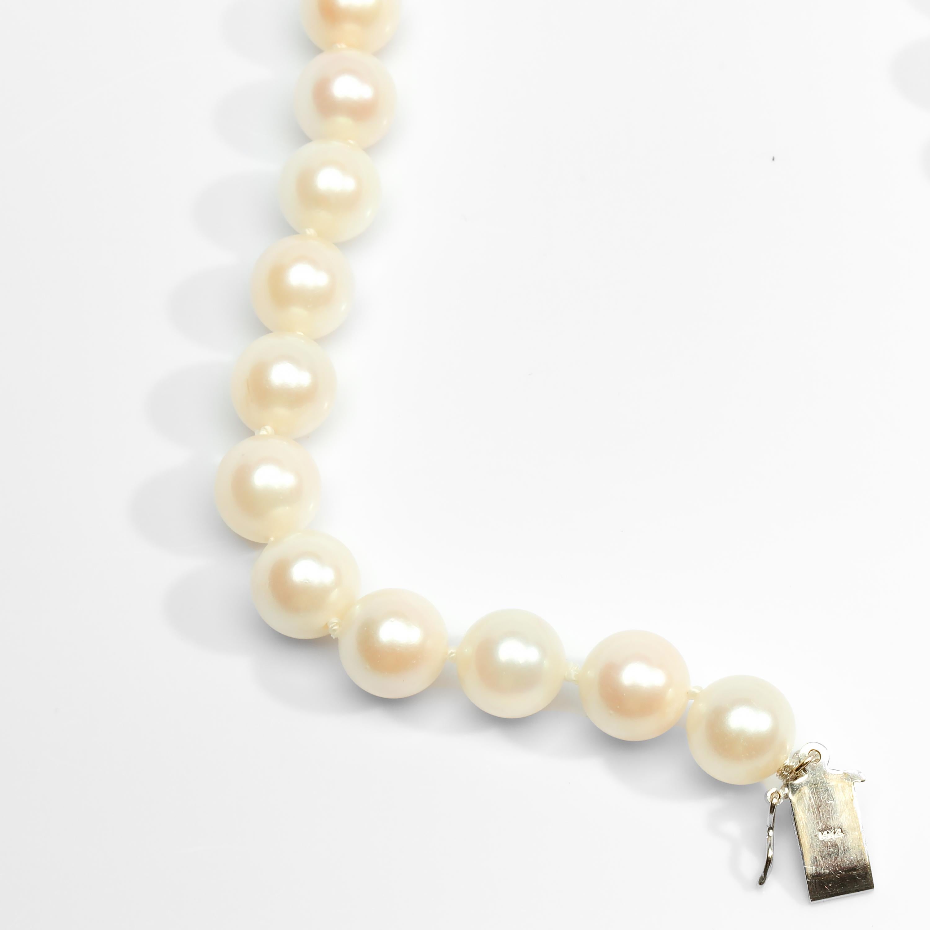Vintage Akoya Pearl Necklace circa 1950s Thick Nacre & Classic Elegance 1