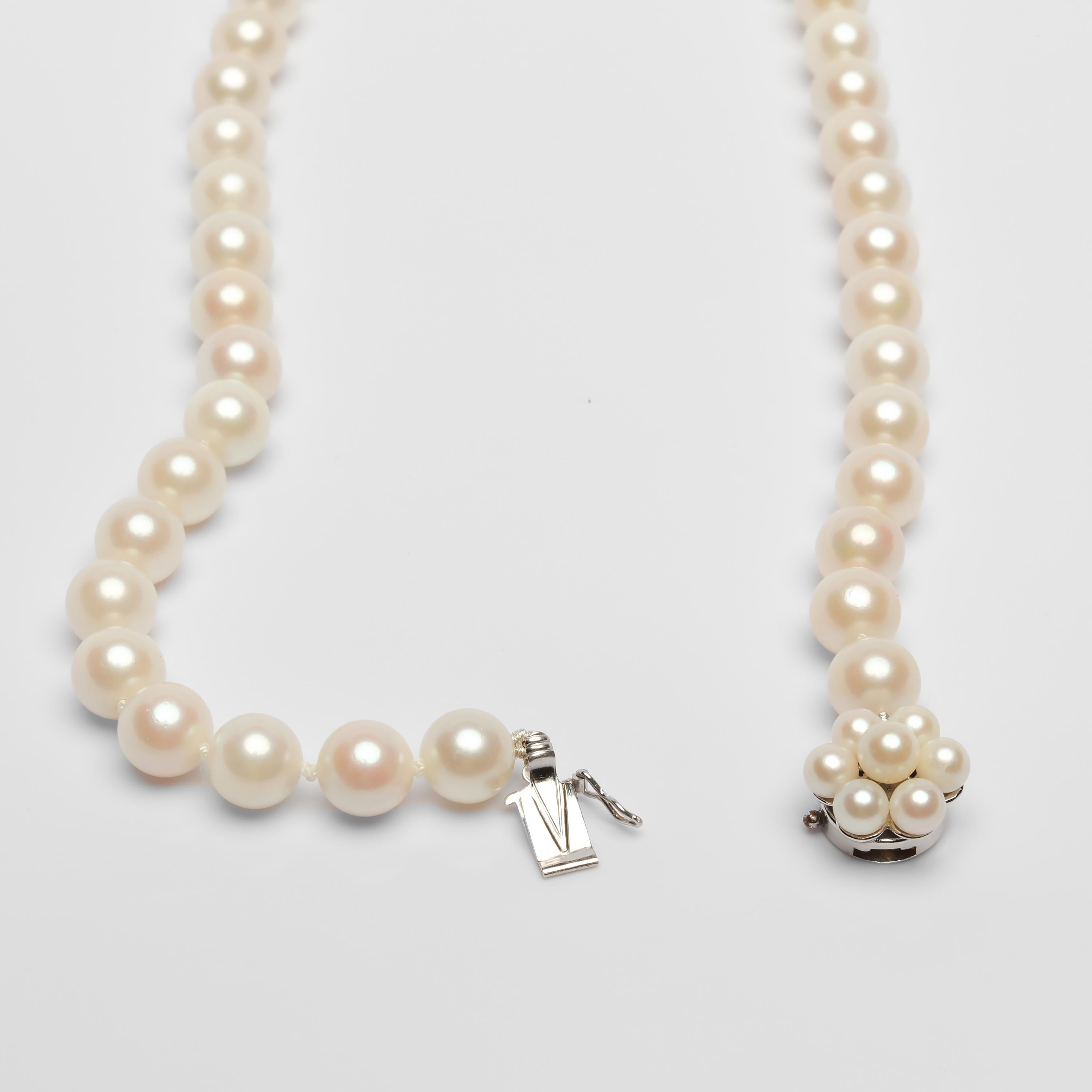 Women's or Men's Vintage Akoya Pearl Necklace circa 1950s Thick Nacre & Classic Elegance