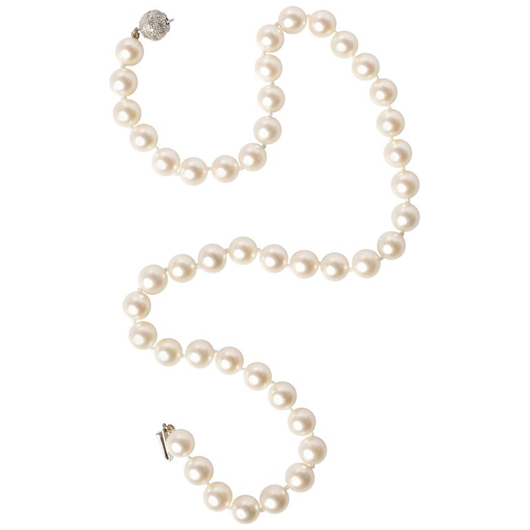 Vintage akoya pearl necklace