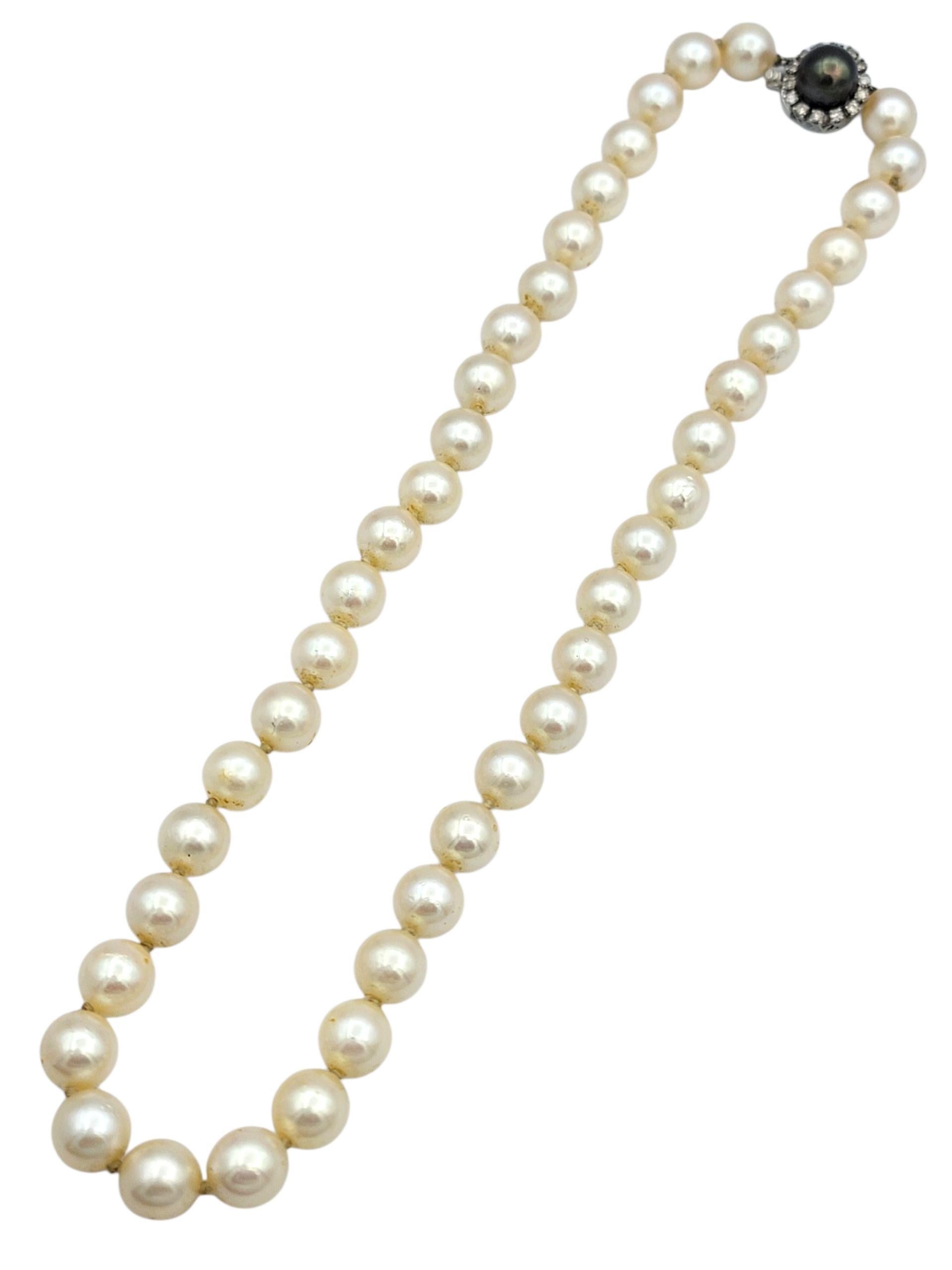 Contemporain Collier vintage de perles d'Akoya avec perles de Tahiti et fermoir en diamant en or 14 carats en vente