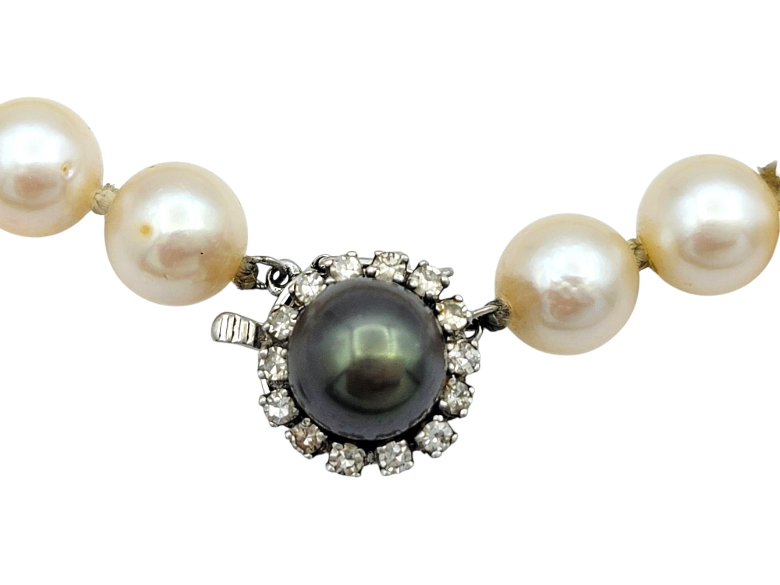 Collier vintage de perles d'Akoya avec perles de Tahiti et fermoir en diamant en or 14 carats Pour femmes en vente