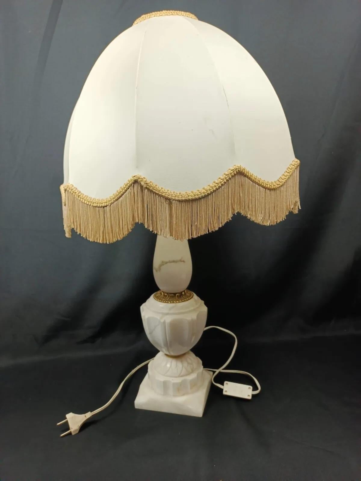 Stile impero Base per lampada in alabastro e ottone vintage con paralume - 2Y227 in vendita