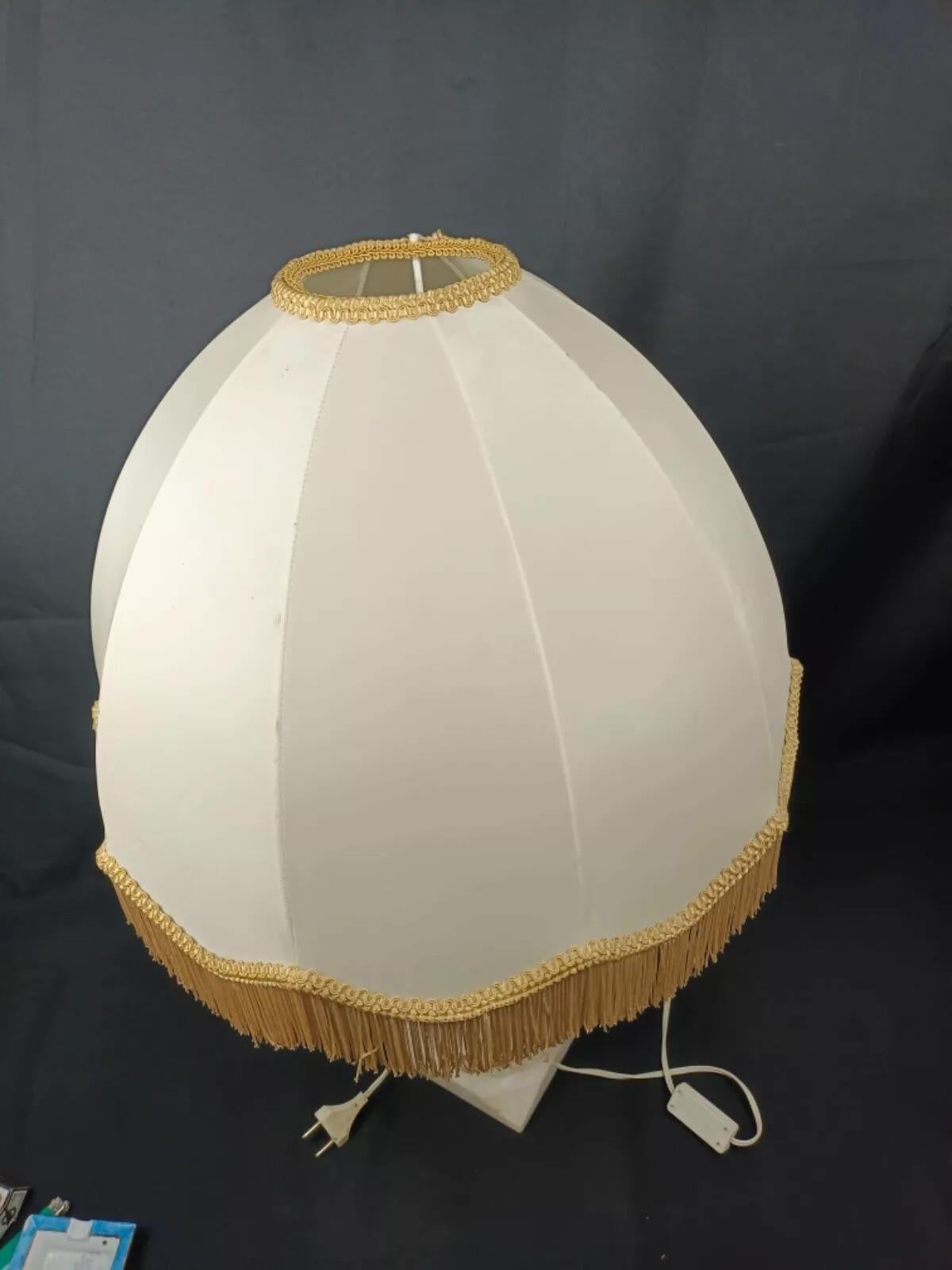 Francese Base per lampada in alabastro e ottone vintage con paralume - 2Y227 in vendita