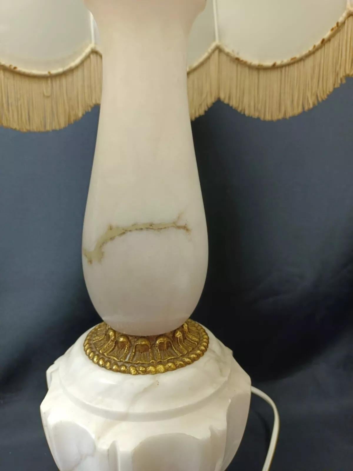 Base per lampada in alabastro e ottone vintage con paralume - 2Y227 In condizioni buone in vendita a Bordeaux, FR