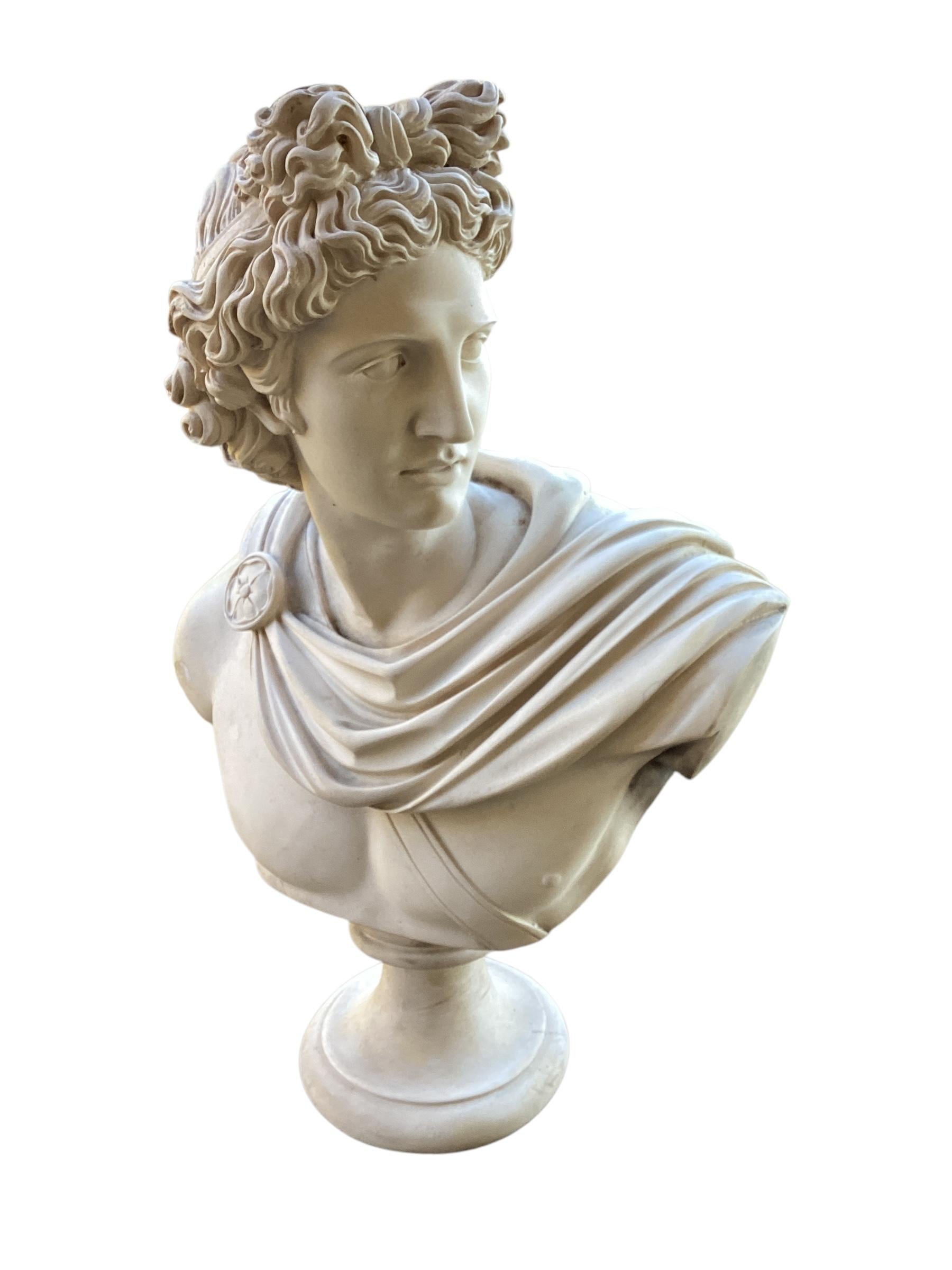 Italiano Busto in alabastro d'epoca del dio greco Apollo 20° C. in vendita