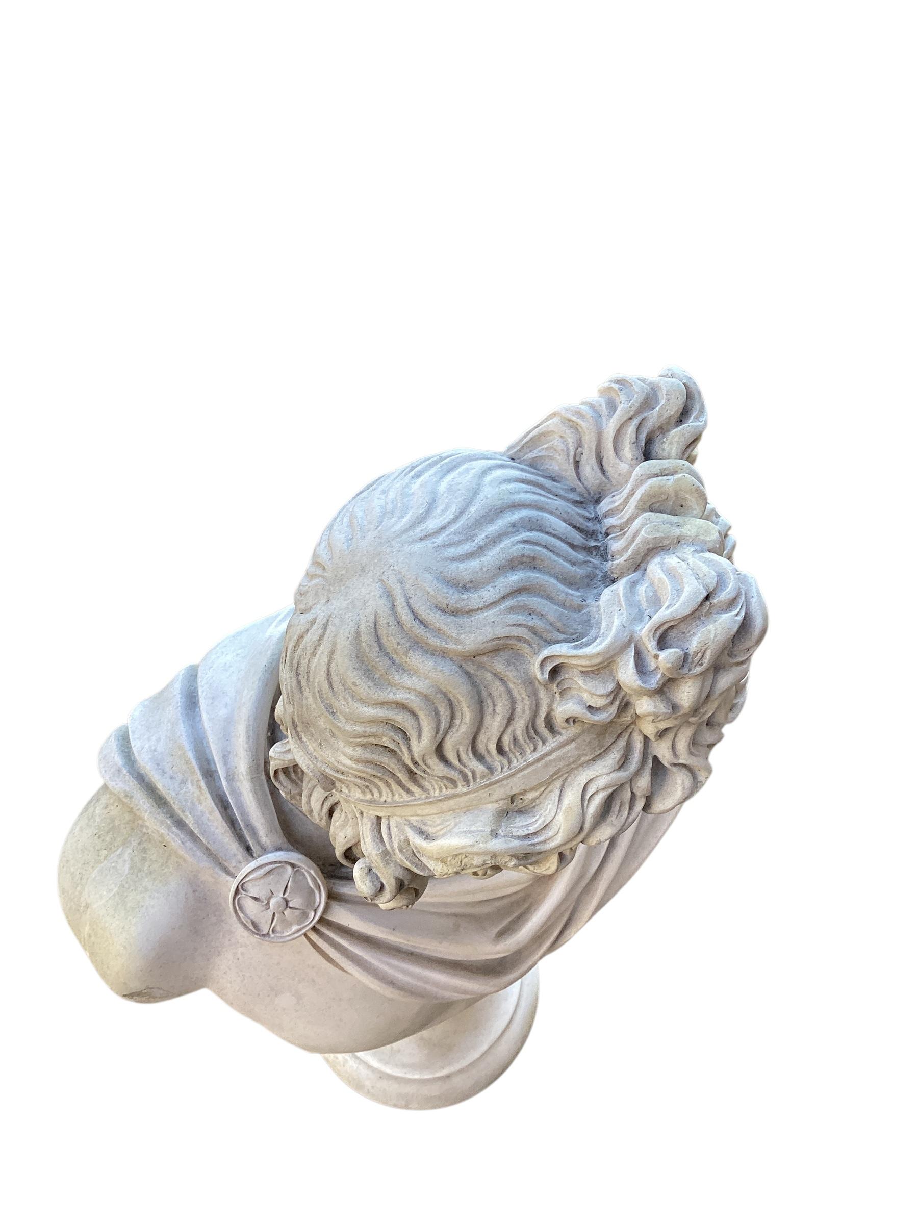 Alabastro Busto in alabastro d'epoca del dio greco Apollo 20° C. in vendita