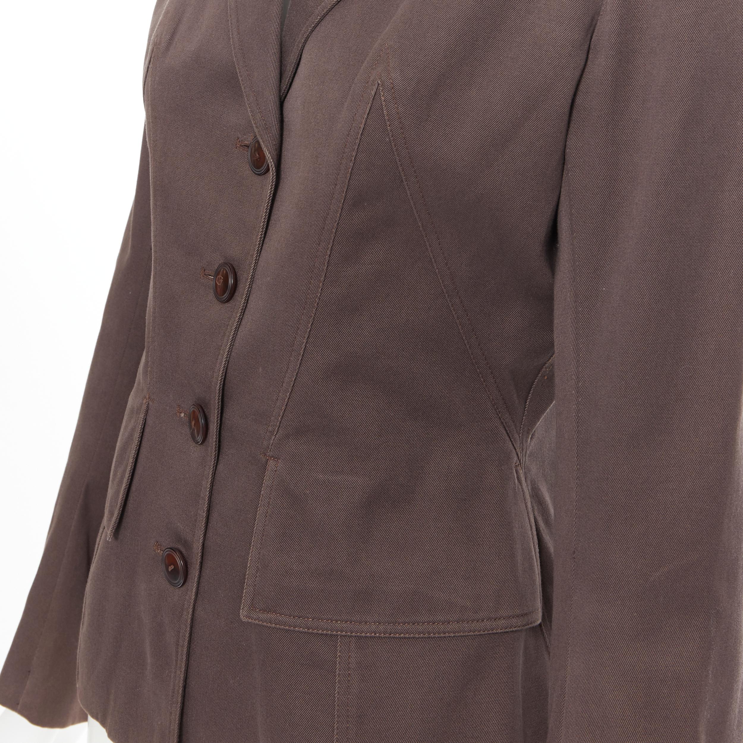 vintage ALAIA grey cotton angular dart bodycon fitted blazer jacket FR38 S 
Reference: GIYG/A00009 
Brand: Alaia 
Designer: Azzedine Alaia 
Material: Cotton 
Color: Brown 
Pattern: Solid 
Closure: Button 
Extra Detail: Angular collar. Angular darts
