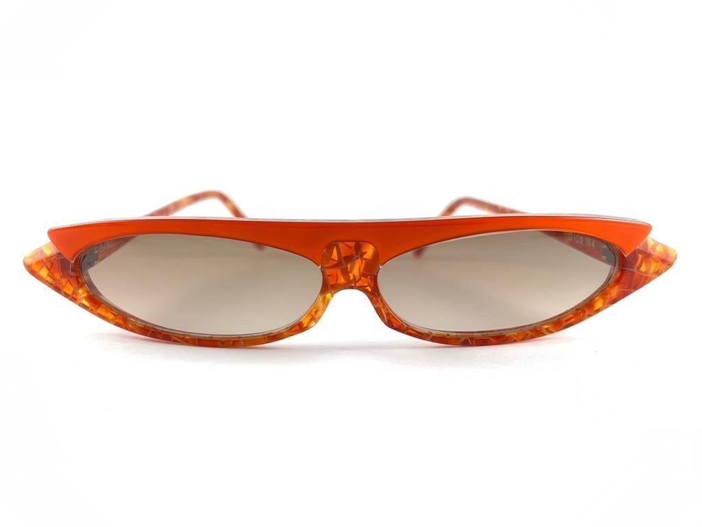 
New 1980’S Alain Mikli Am 0103 Sunglasses. Avant Garde Marbled Tangerine Frame That Holds Spotless Brown Gradient Lenses.

New, Never Worn Or Displayed.


Hand Made In France


Measurements 


Front                                      13.5