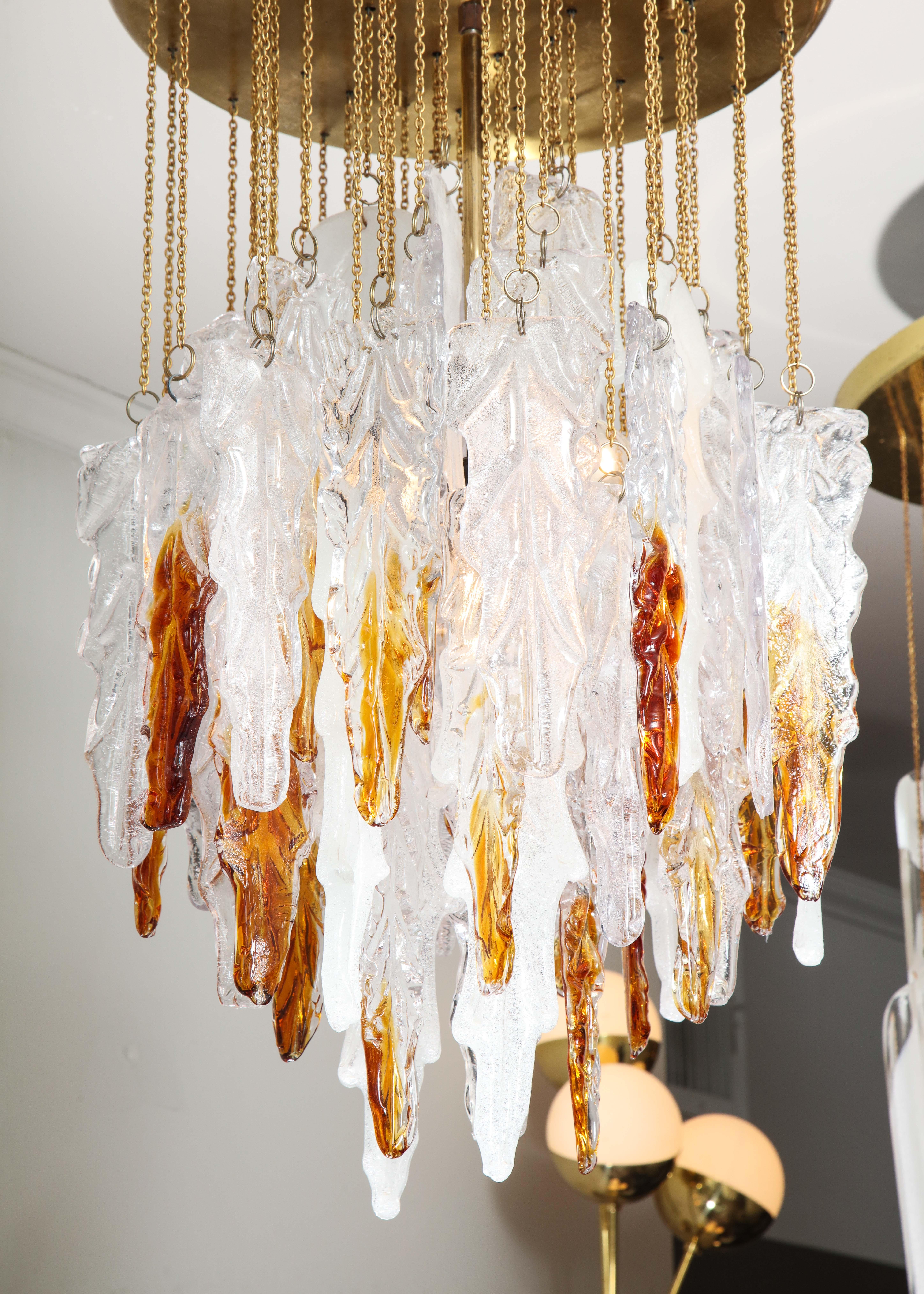 Vintage Albano Poli Clear, Frost and Amber Poliarte Leaf Glass Chandelier In Good Condition For Sale In New York, NY