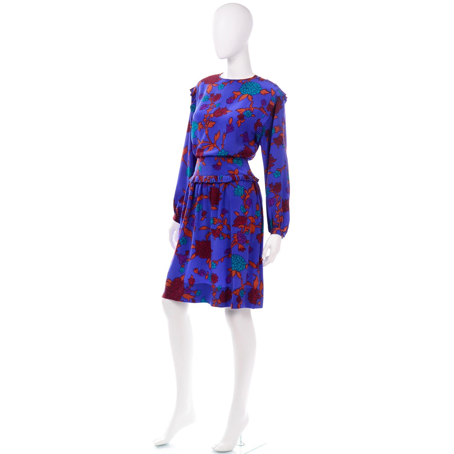 Albert Nipon - Robe 2 pièces vintage en soie à imprimé floral bleu, orange et rouge Pour femmes en vente