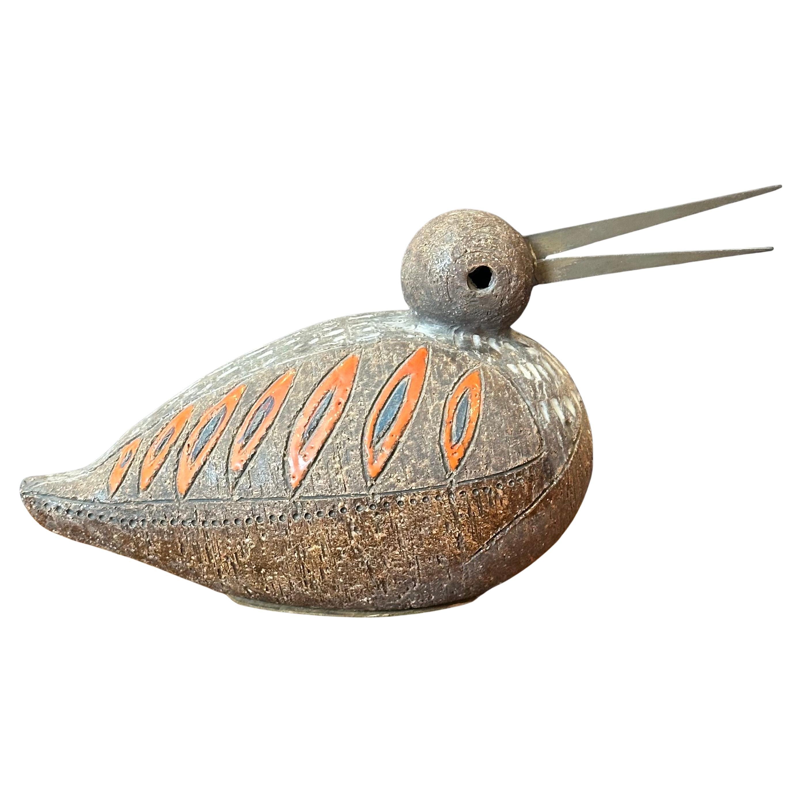 Escultura vintage de cerámica de pájaro / pato de Aldo Londi para Bitossi Raymor, alrededor de 1960. La pieza está en muy buen estado vintage, con gran colorido y textura; sería una fantástica adición a cualquier colección de mediados de siglo. Se