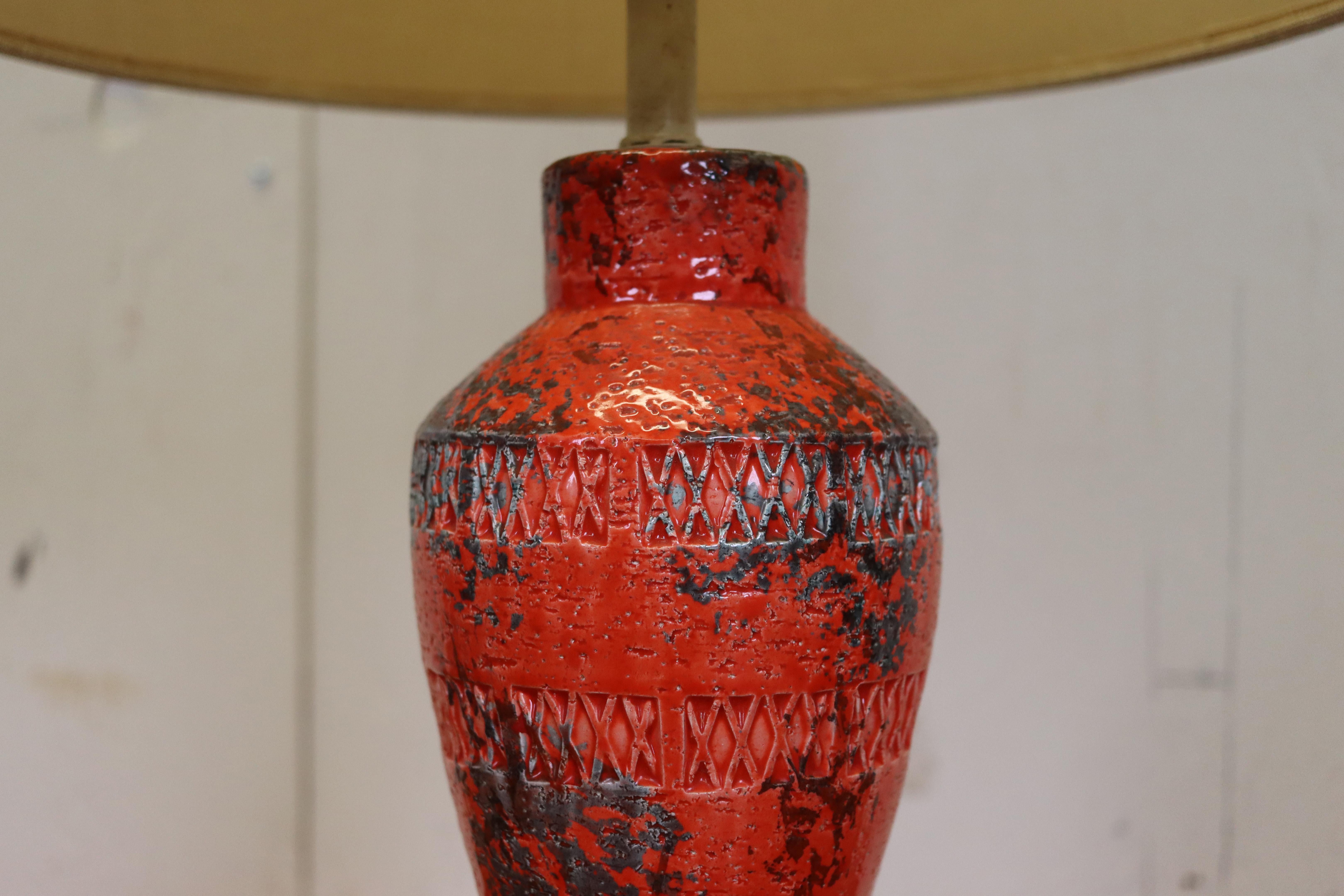 Mid-Century Modern Vintage Aldo Londi Raymor Bitossi Style Lava Red Pottery Table Lamp