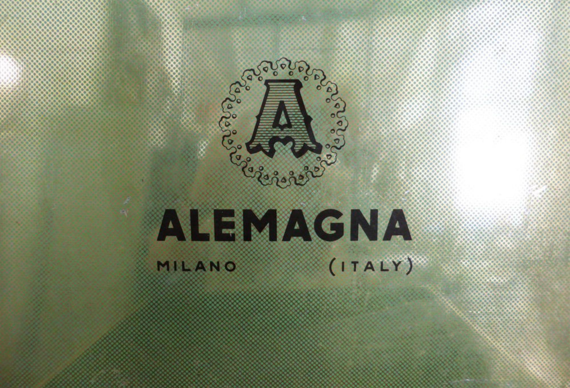 Vintage Alemagna Milano Blechkoffer, 1950er Jahre - ein seltenes italienisches Sammlerstück (Mid-20th Century) im Angebot