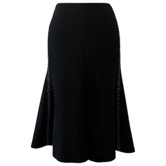 Jupe évasée noire vintage Alexander McQueen des années 2000, avec des surpiqûres blanches