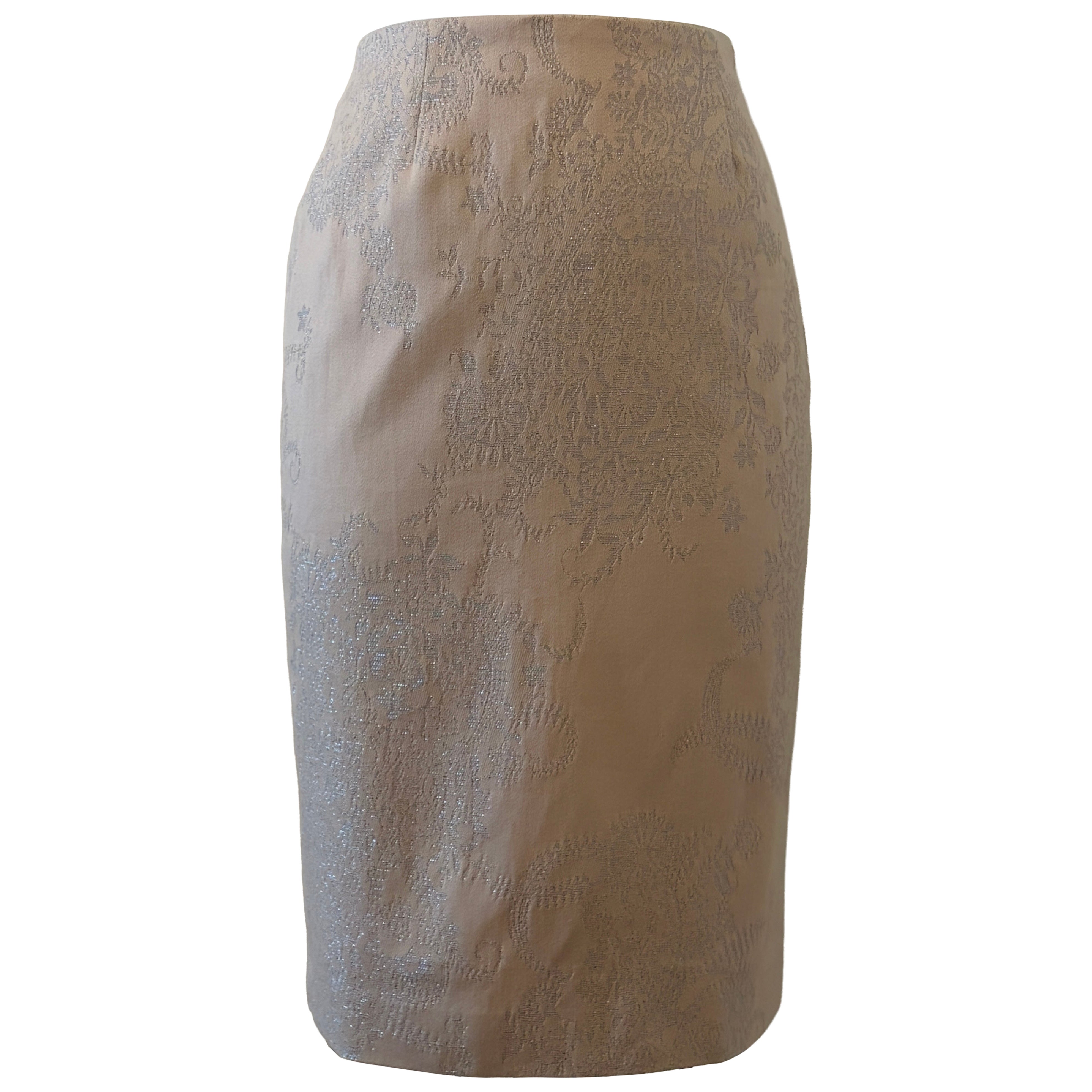 Jupe crayon vintage Alexander McQueen des années 2000, en jacquard rose et argenté
