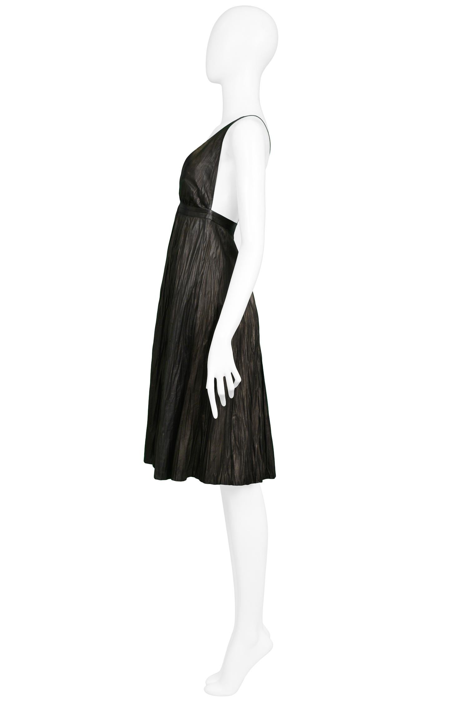 Noir Alexander McQueen - Robe vintage froissée en cuir noir Fortuny en vente