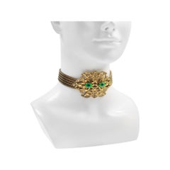 Collier ras-du-cou vintage Alexis Kirk, de couleur dorée, orné d'un médaillon aux yeux verts, datant des années 1990 environ