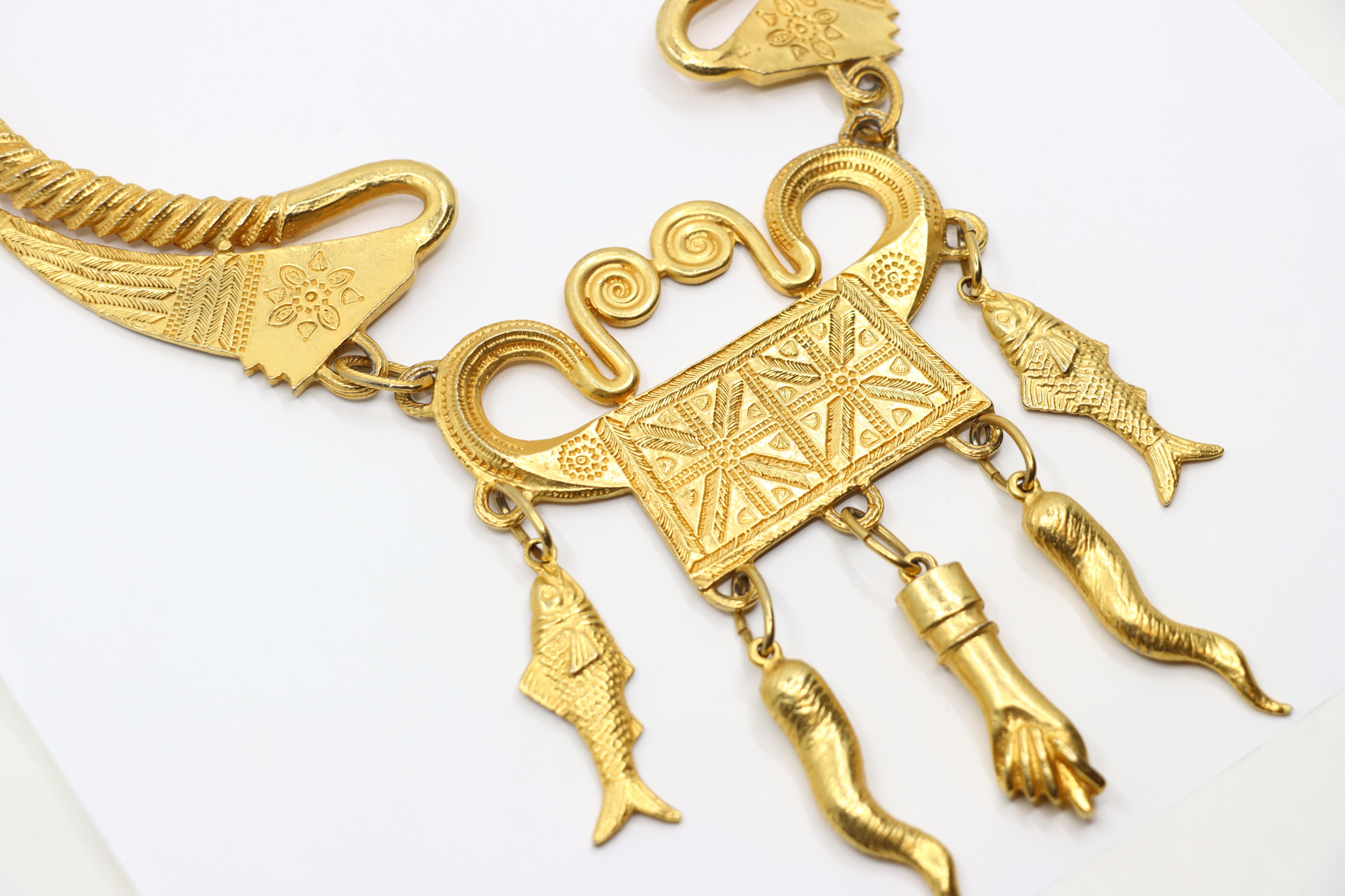 Vintage Alexis Kirk Gold Tone Festoon Bib Choker In Good Condition For Sale In Flushing, NY