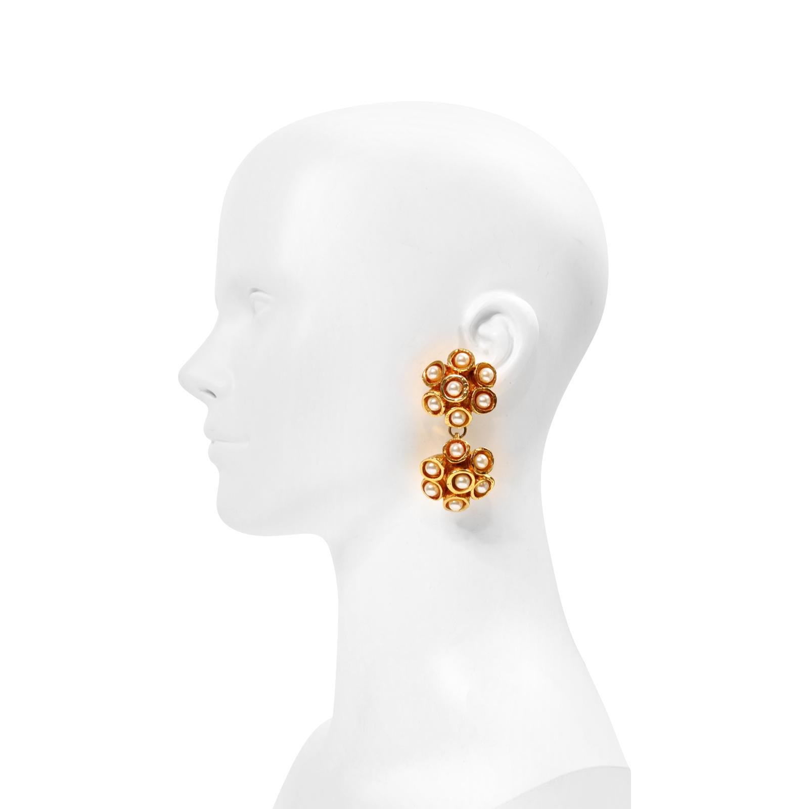 Vintage Alexis Lahellec Gold Wabe Kunstperle baumelnden Ohrringe, ca. 1980er Jahre im Angebot 2