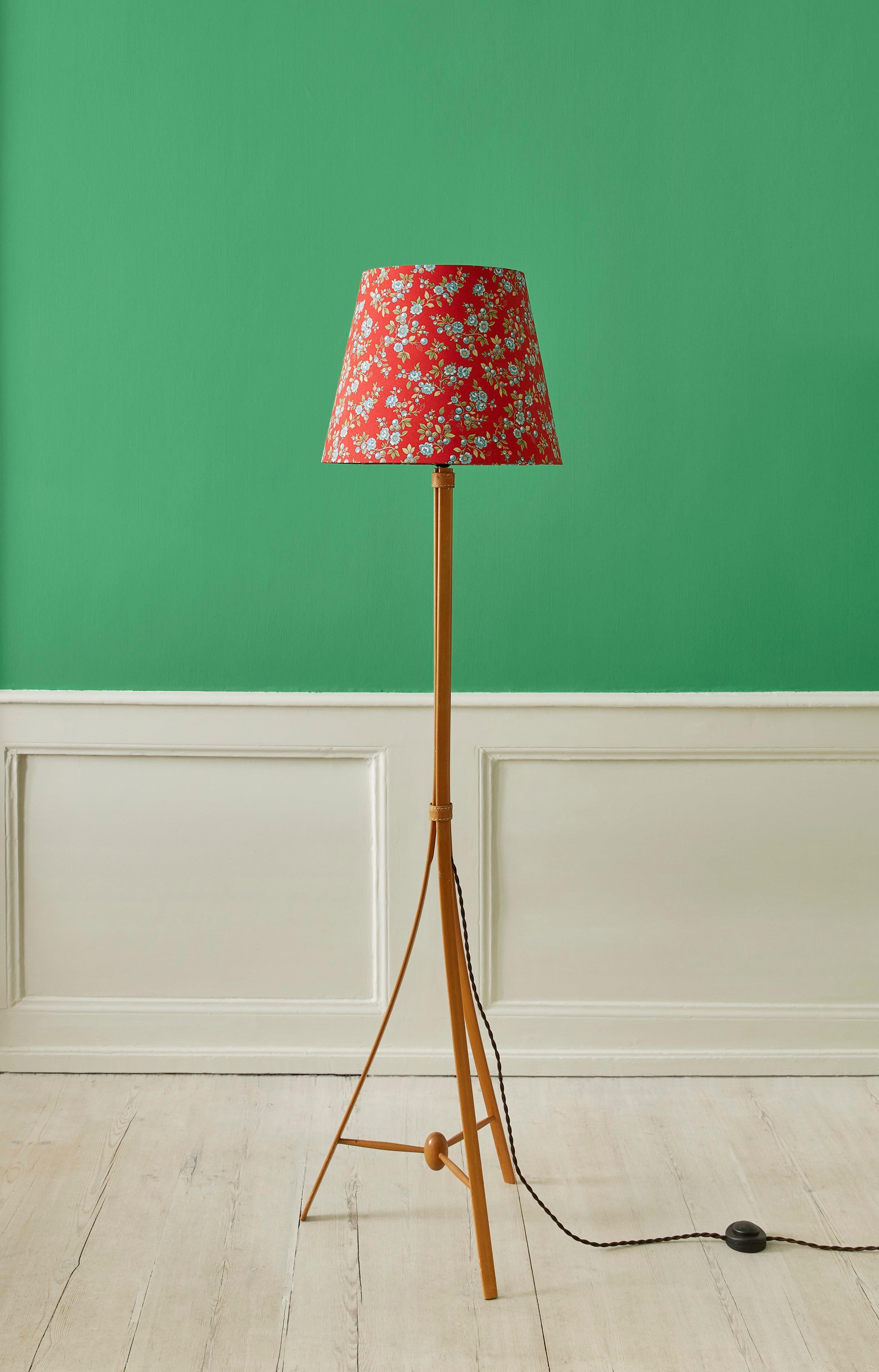 Alf Svensson 
Sweden, 1950s

Floor lamp in birch with customised shade by The Apartment.

H 142 x Ø 40 cm.
