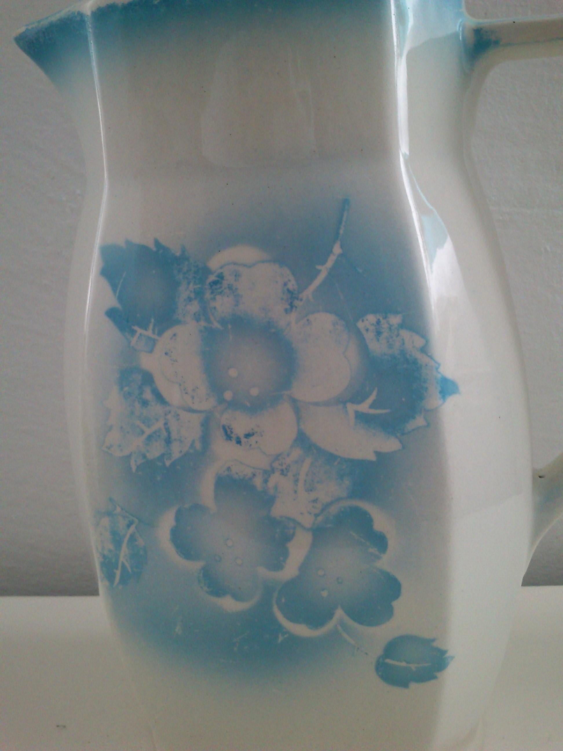 Vintage Alfoldi Hungarian porcelain pitcher
Antique Granit pitcher from Hungary. Vintage 1940s antique Hungarian blue floral pitcher.
Original condition.
Size: 20 x 10cm.