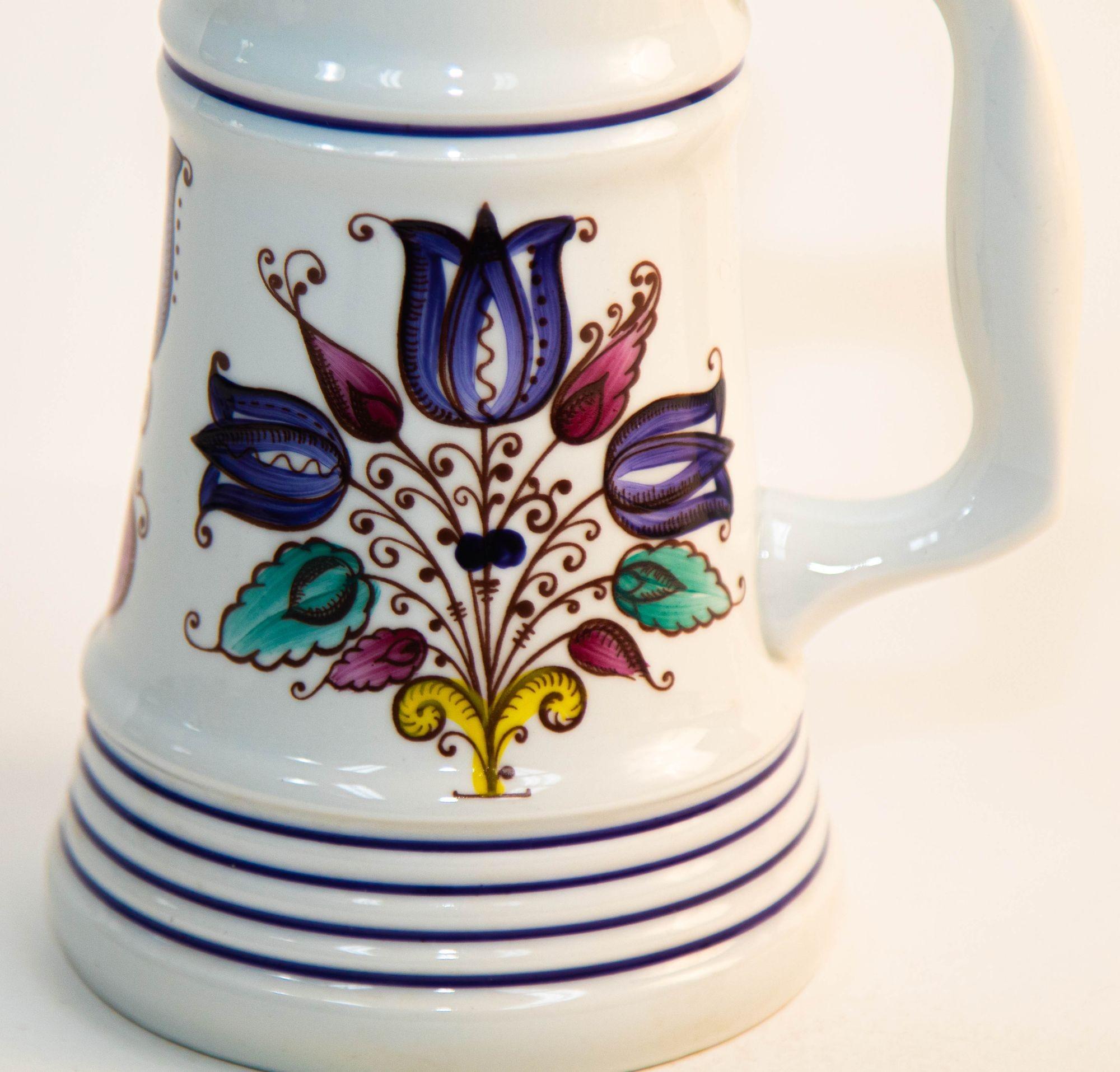 Hongrois Vieux vase en porcelaine de Hongrie peint à la main Alfoldi en vente